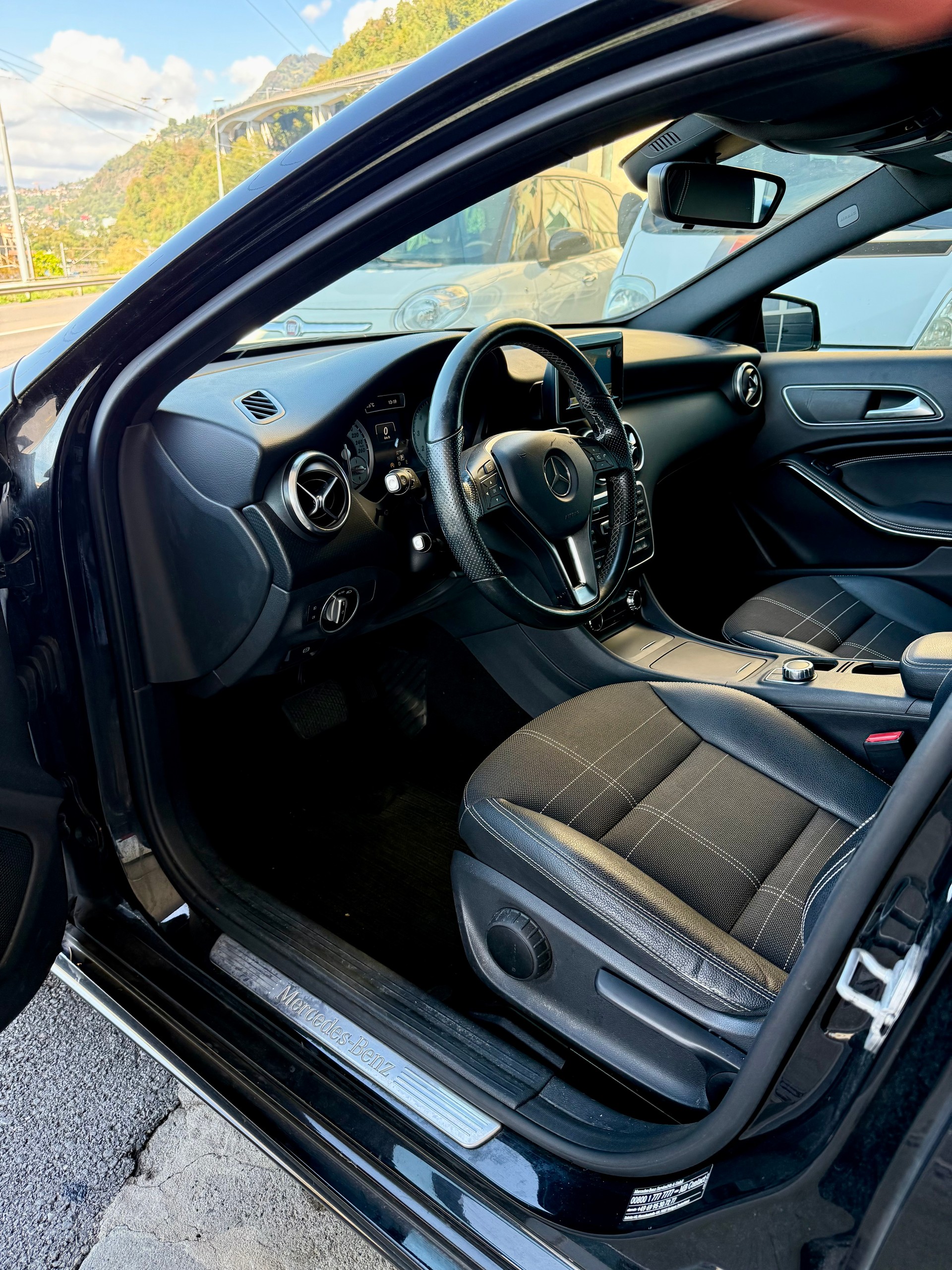 MERCEDES-BENZ A 180 AMG Line 7G-DCT-image-6