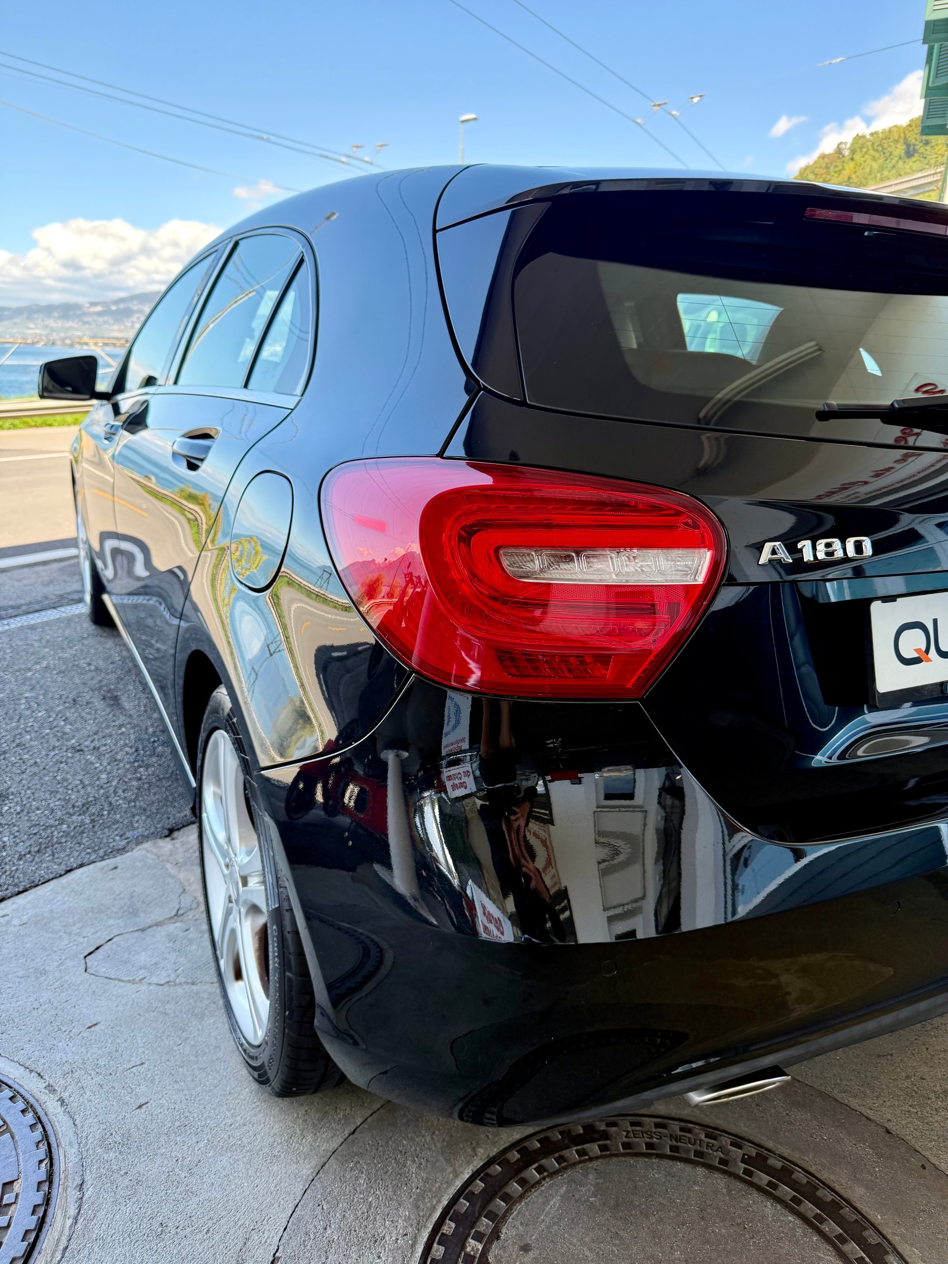 MERCEDES-BENZ A 180 AMG Line 7G-DCT-image-4