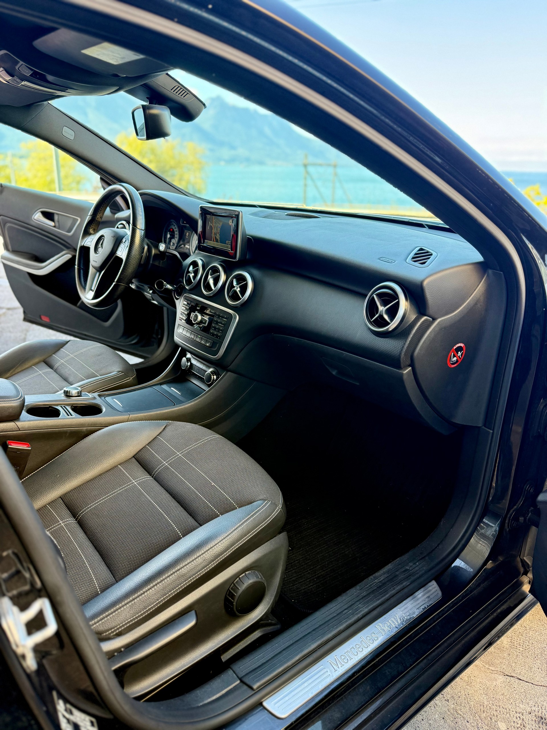 MERCEDES-BENZ A 180 AMG Line 7G-DCT-image-7