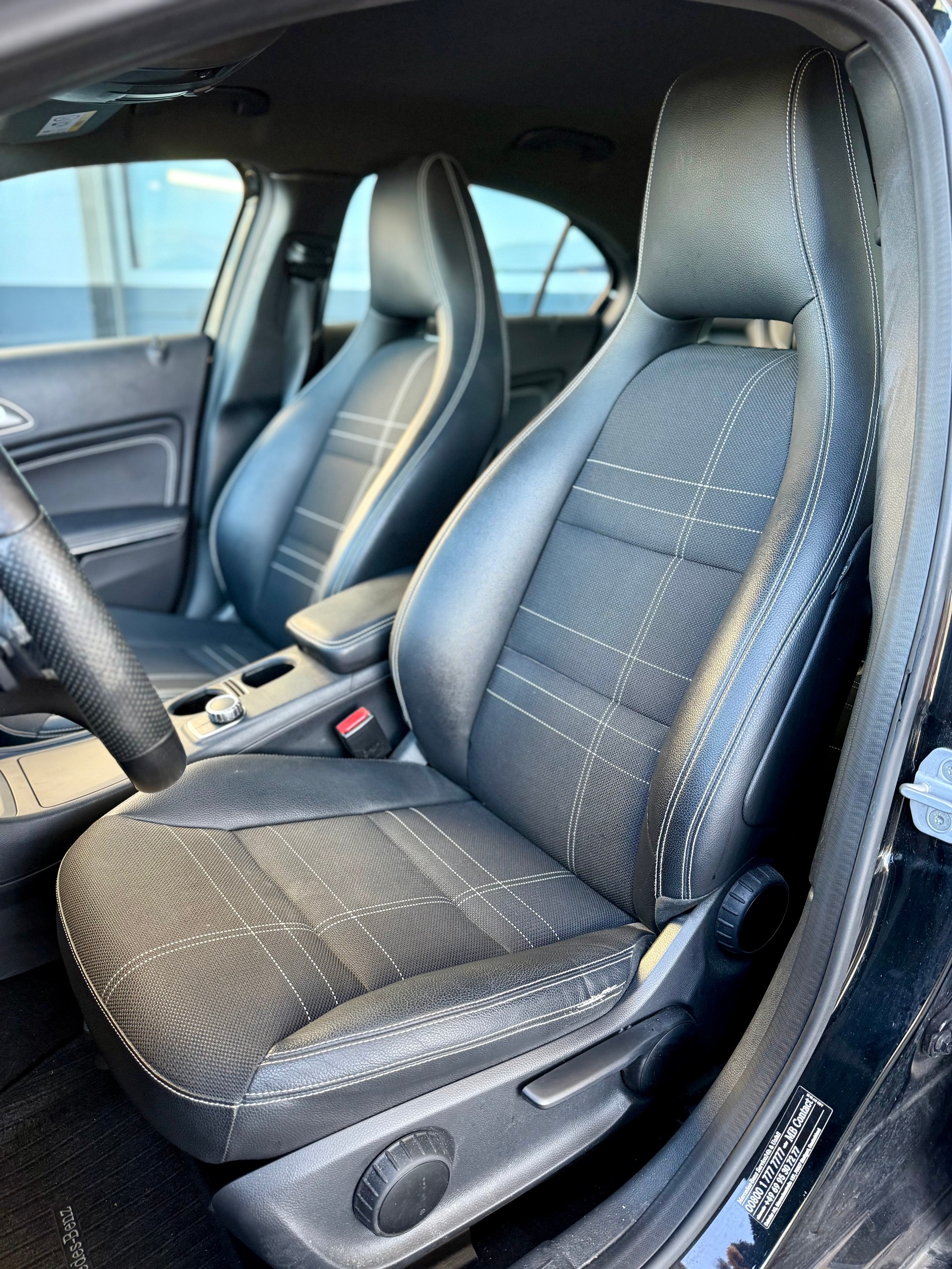MERCEDES-BENZ A 180 AMG Line 7G-DCT-image-12