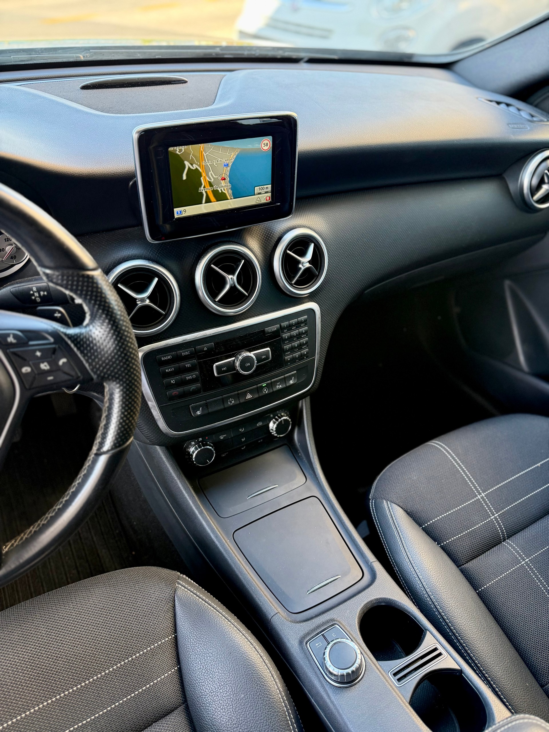 MERCEDES-BENZ A 180 AMG Line 7G-DCT-image-11