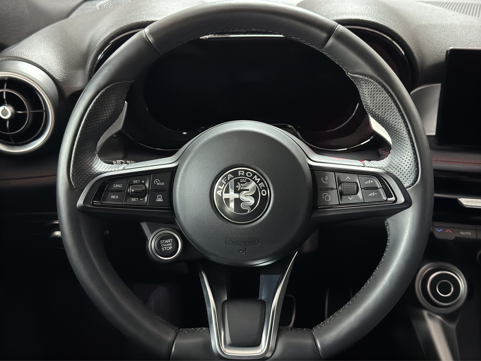 ALFA ROMEO Tonale 1.5 48V Hybrid Tributo Italiano-image-14