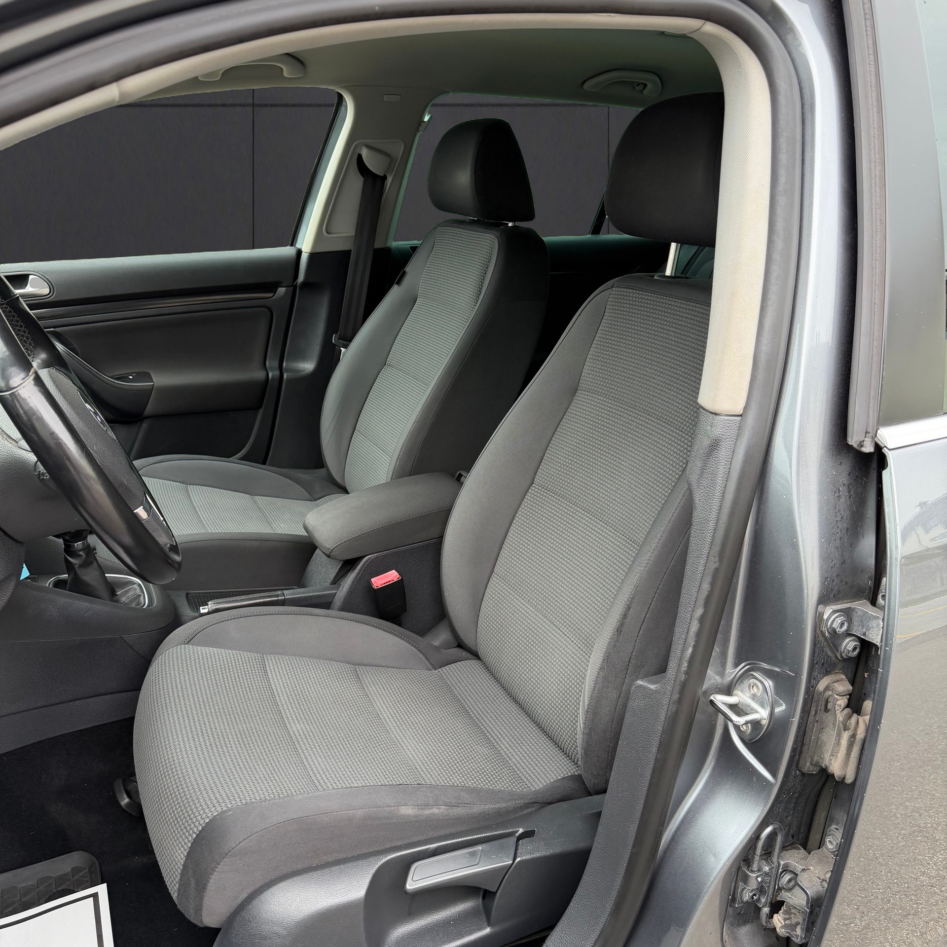 VW Golf Variant 1.6 TDI Comfortline 4Motion-image-8