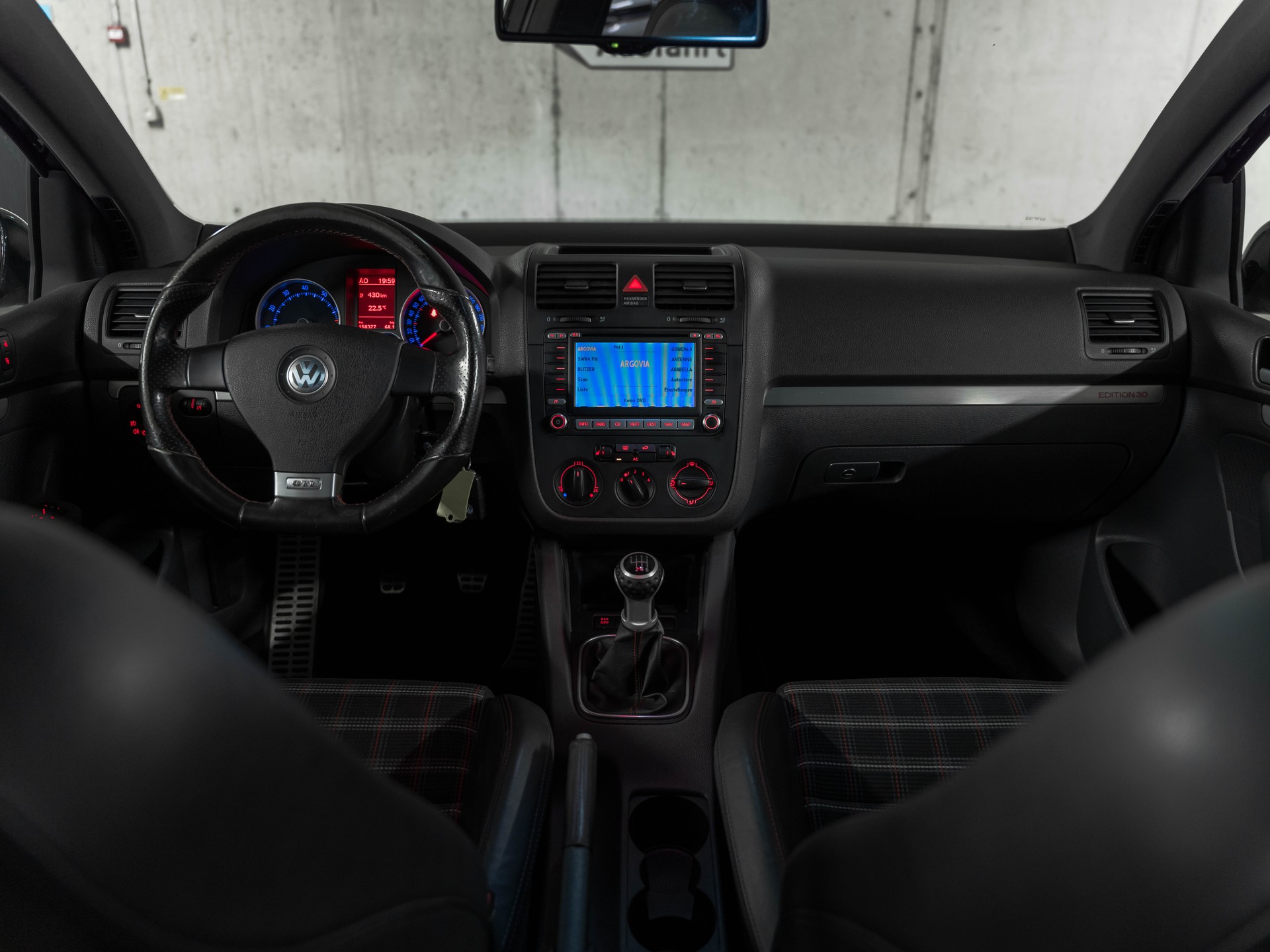 VW Golf 2.0 TFSI GTI Edition 30-image-15