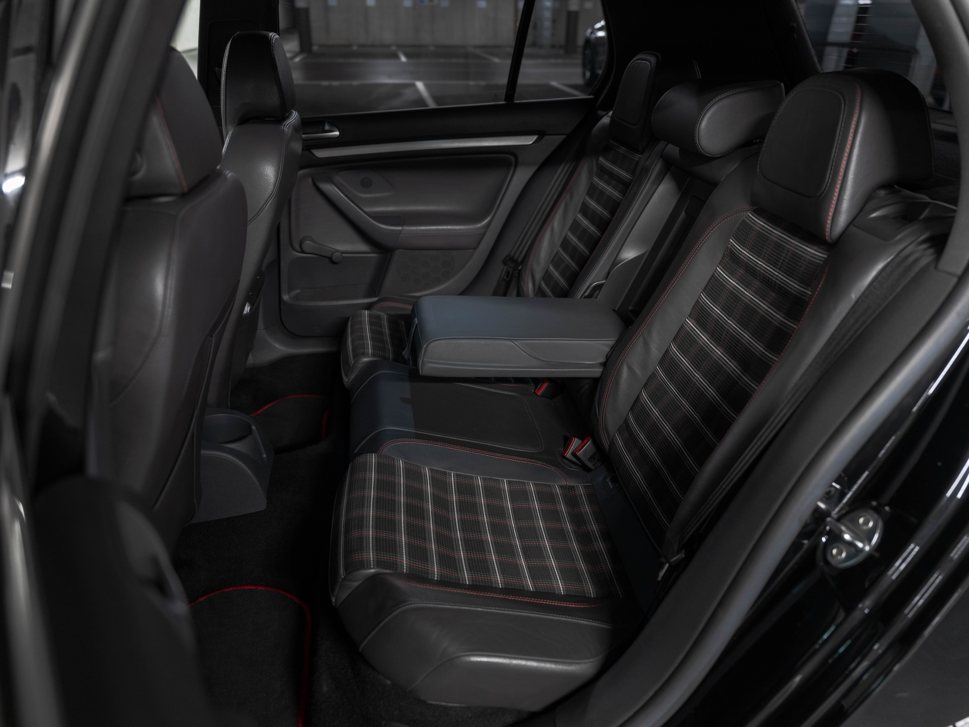 VW Golf 2.0 TFSI GTI Edition 30-image-31