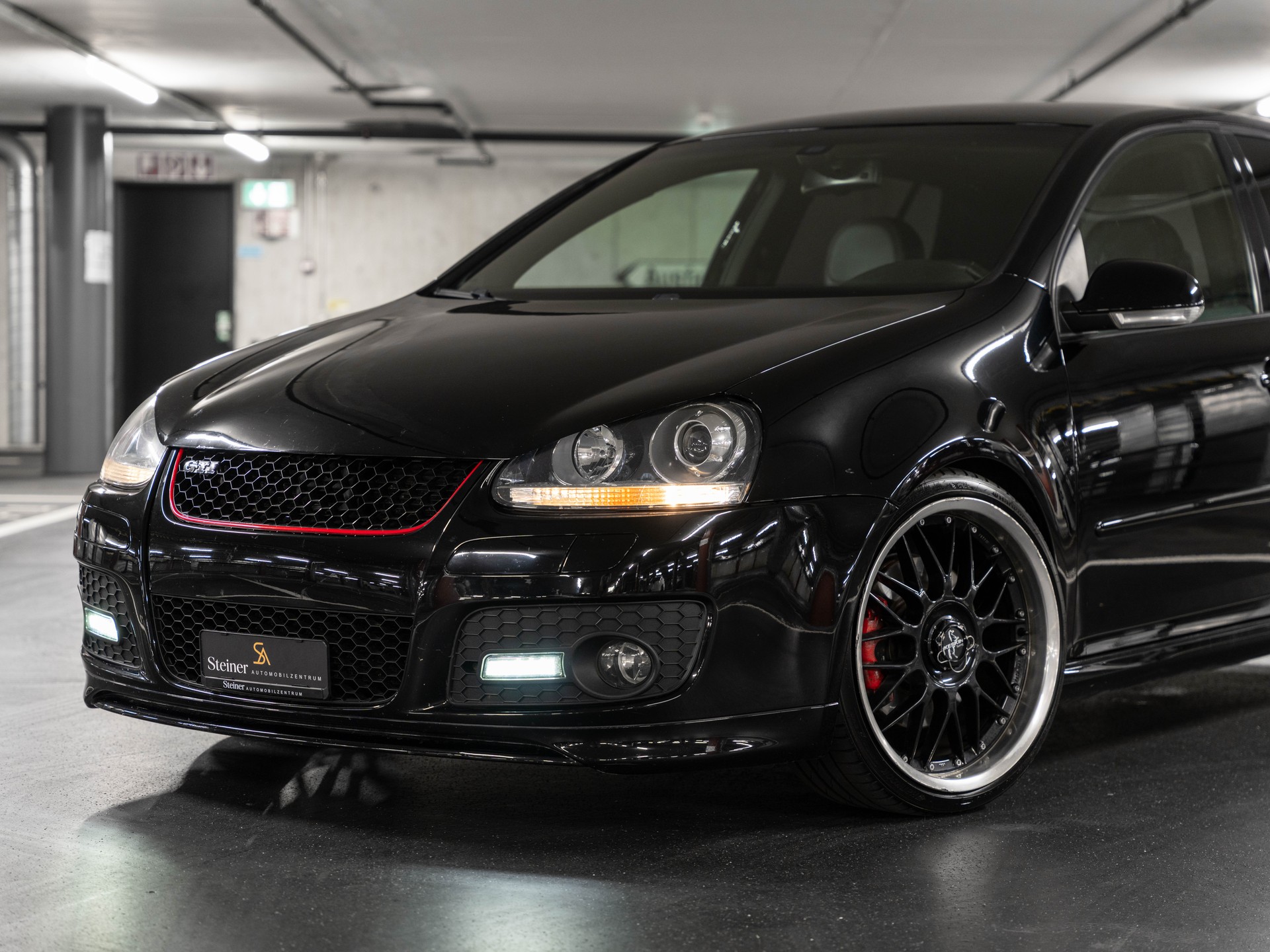 VW Golf 2.0 TFSI GTI Edition 30-image-1