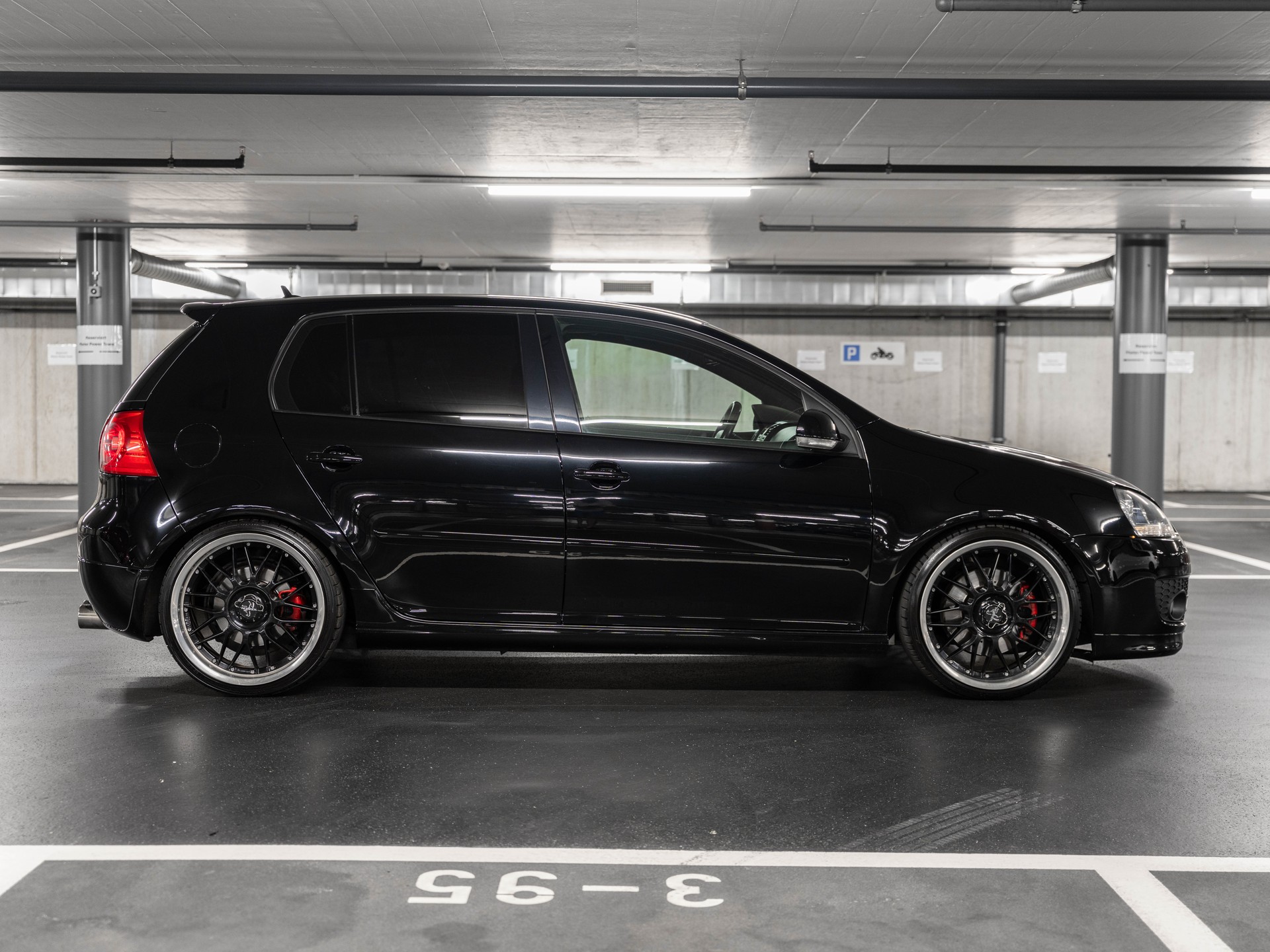 VW Golf 2.0 TFSI GTI Edition 30-image-11