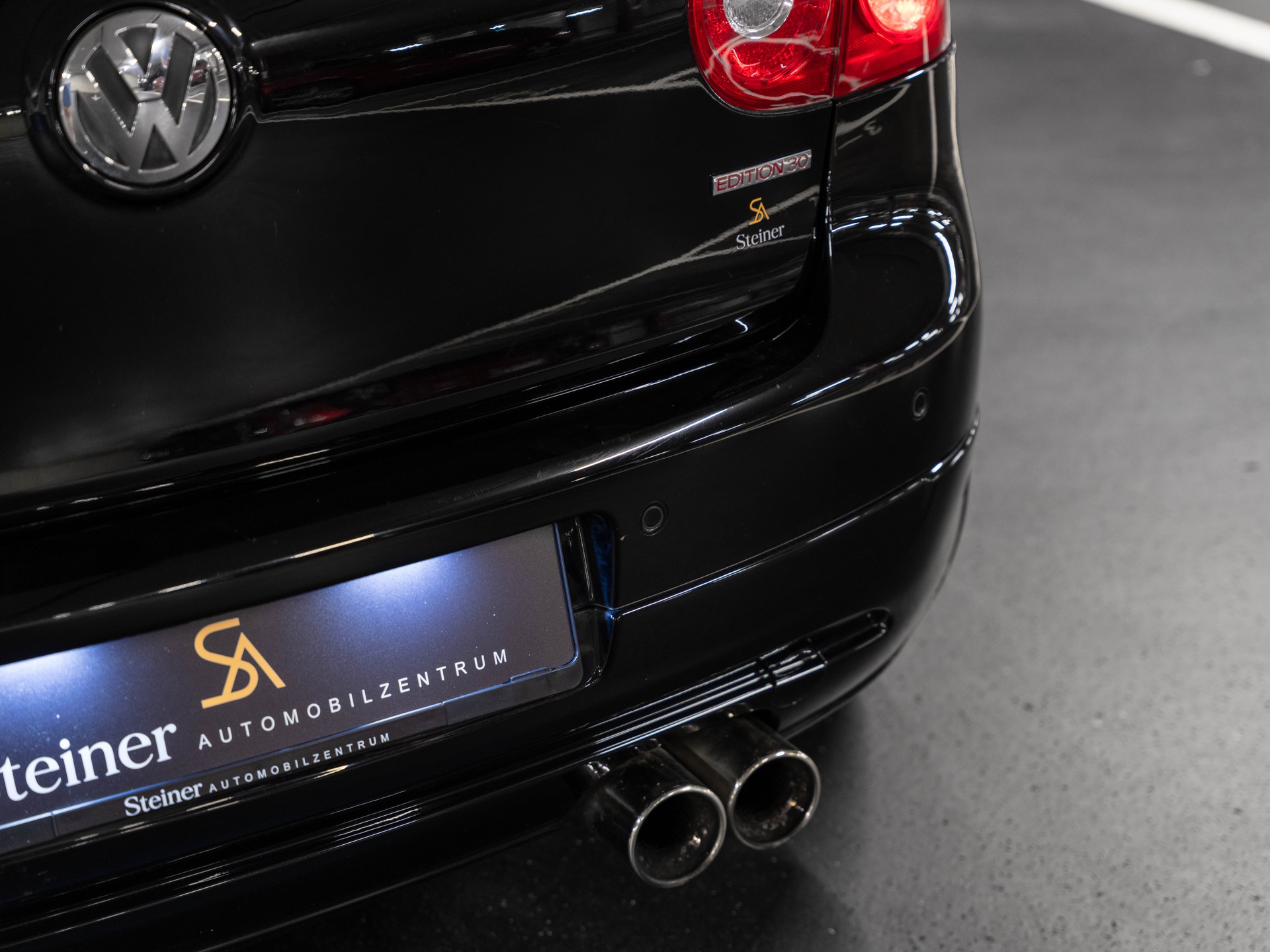 VW Golf 2.0 TFSI GTI Edition 30-image-8