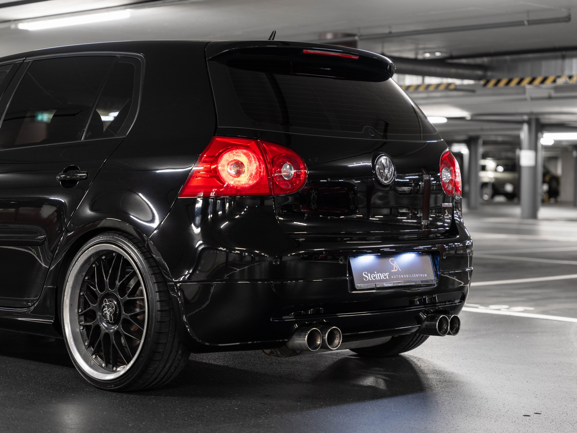 VW Golf 2.0 TFSI GTI Edition 30-image-6