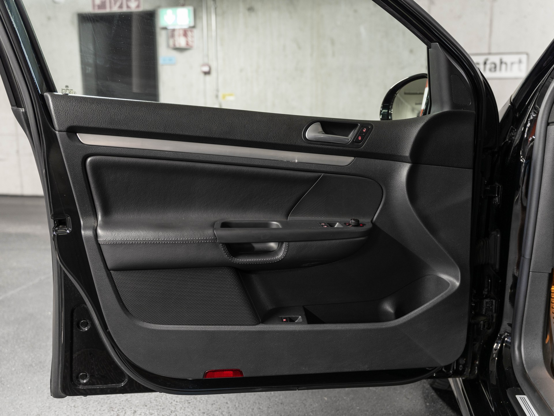 VW Golf 2.0 TFSI GTI Edition 30-image-25