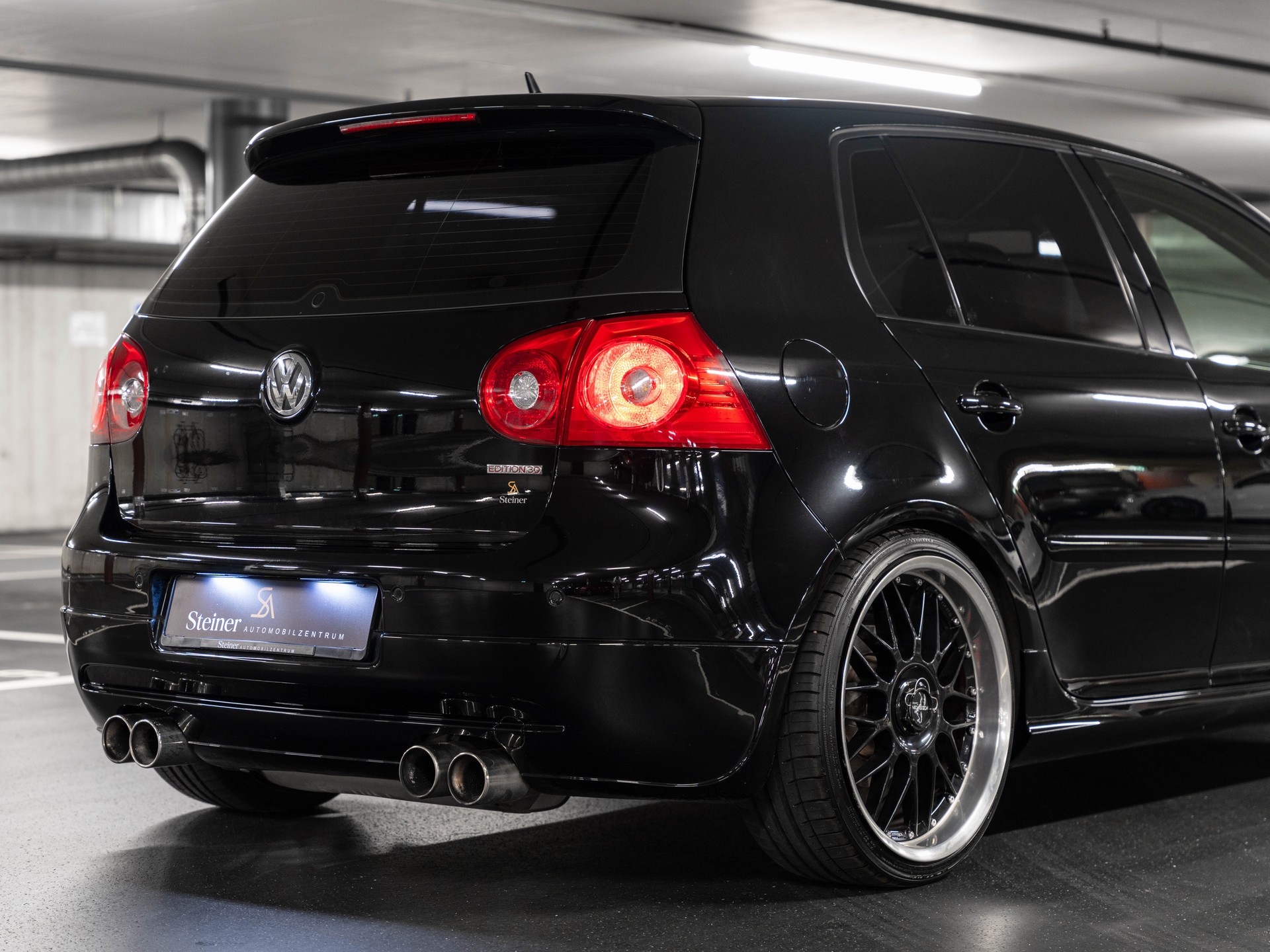VW Golf 2.0 TFSI GTI Edition 30-image-9