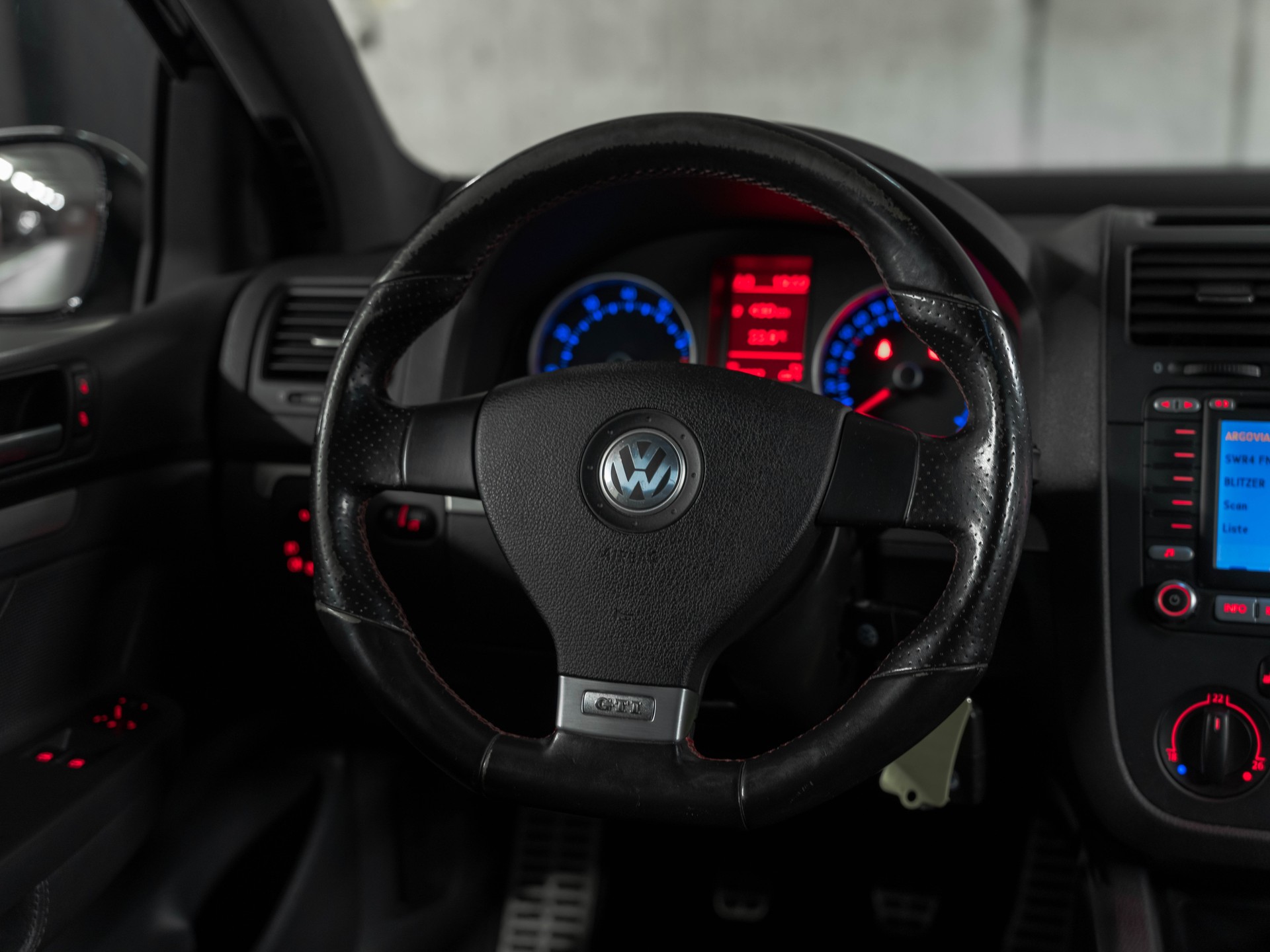 VW Golf 2.0 TFSI GTI Edition 30-image-16