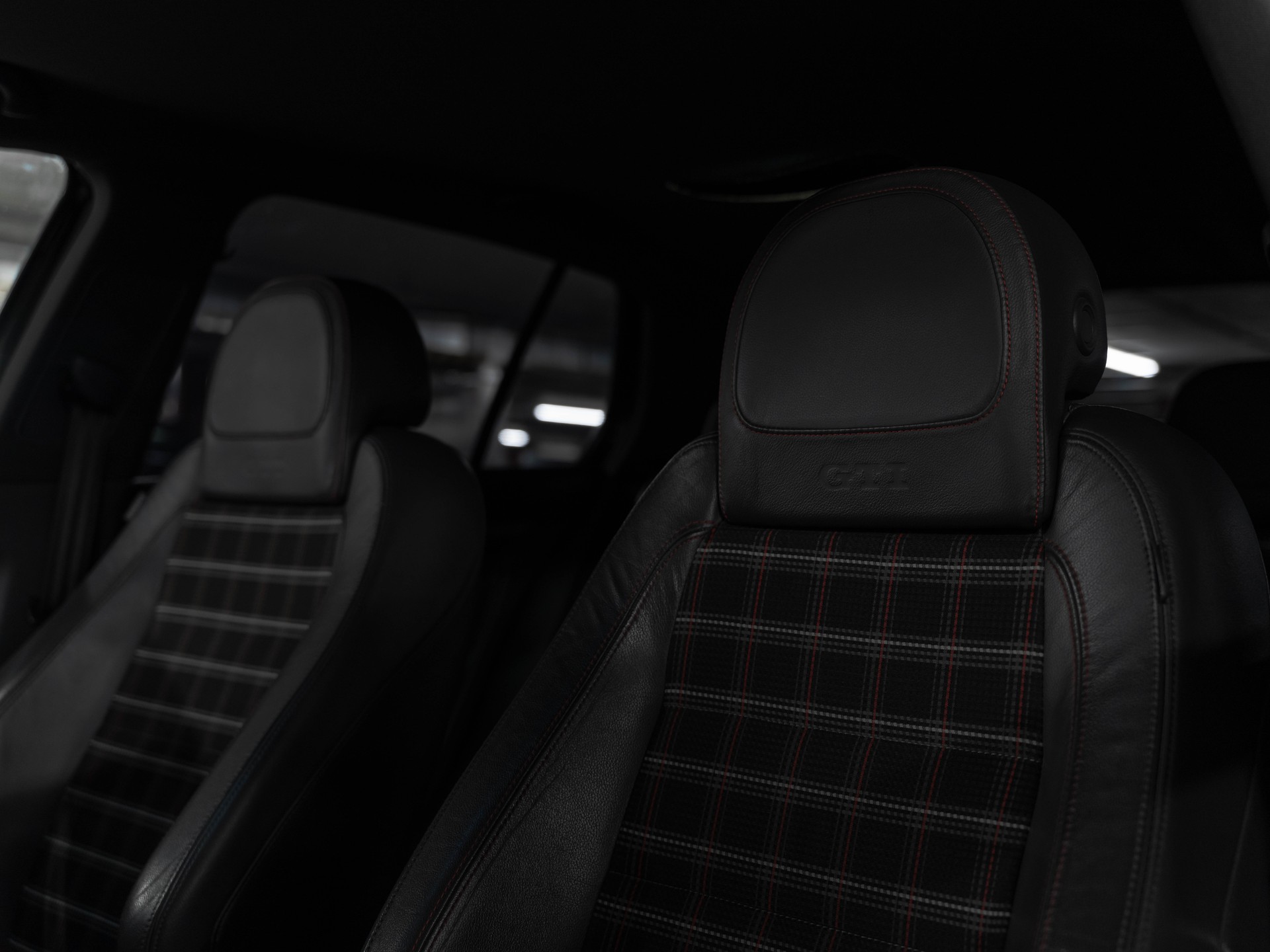 VW Golf 2.0 TFSI GTI Edition 30-image-29