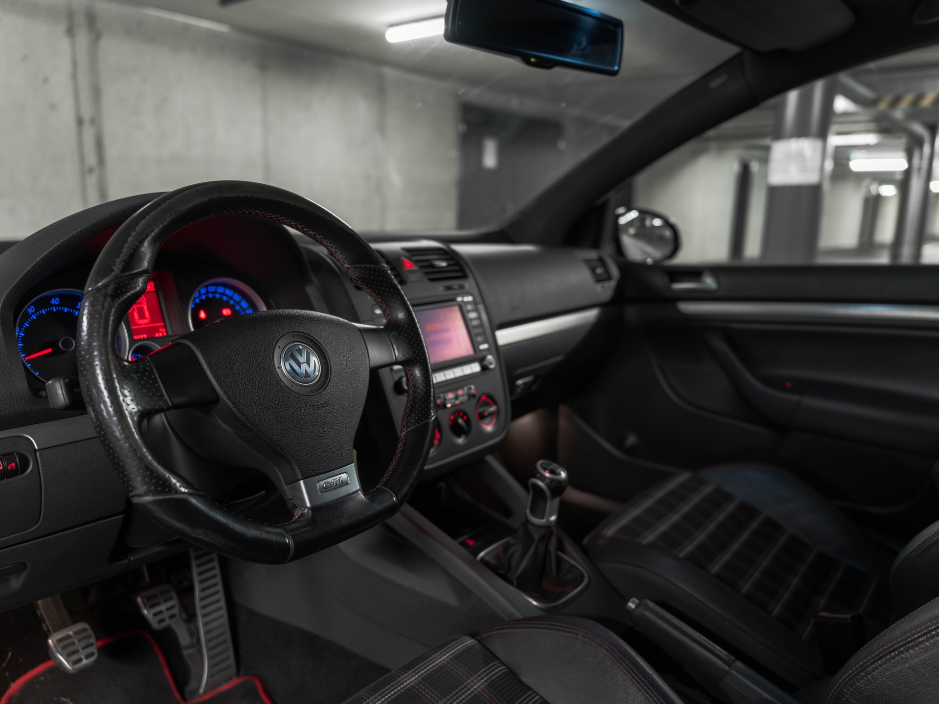 VW Golf 2.0 TFSI GTI Edition 30-image-26