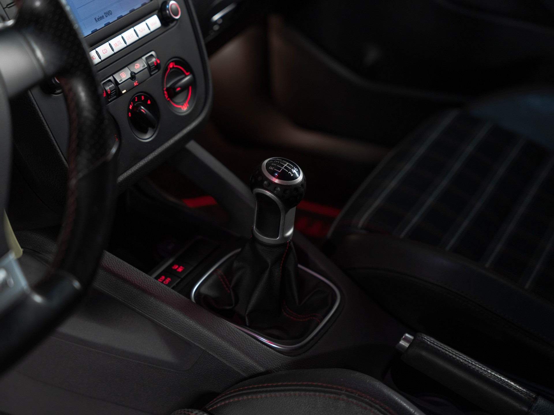 VW Golf 2.0 TFSI GTI Edition 30-image-23