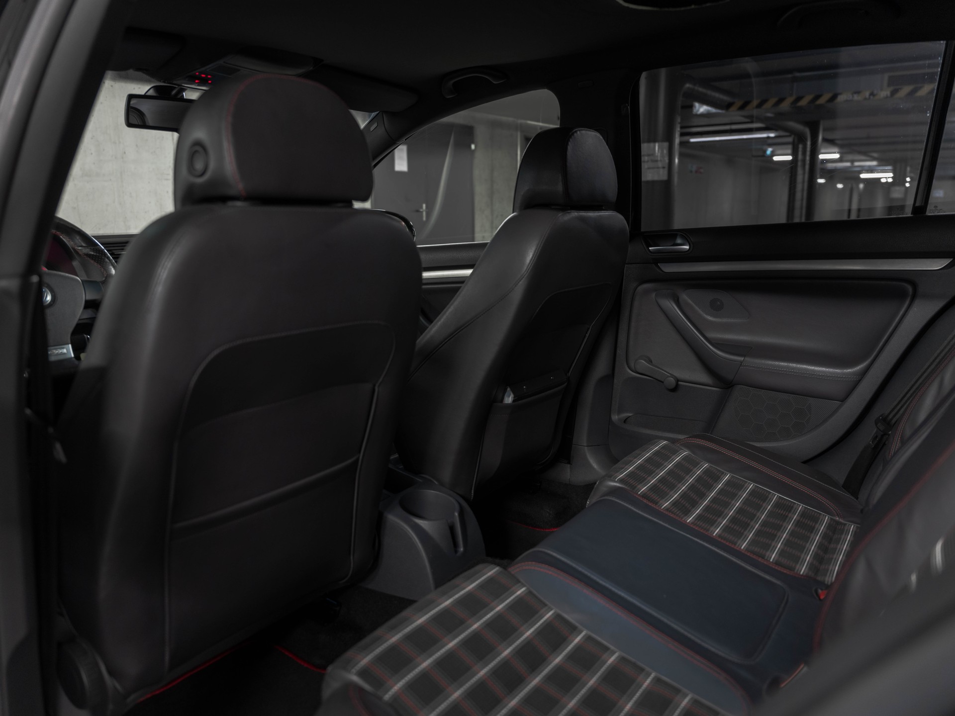 VW Golf 2.0 TFSI GTI Edition 30-image-30