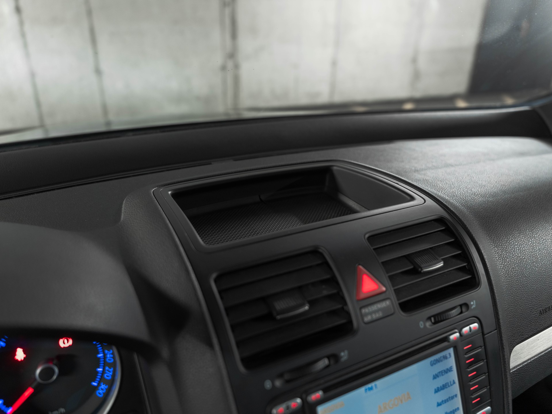 VW Golf 2.0 TFSI GTI Edition 30-image-18
