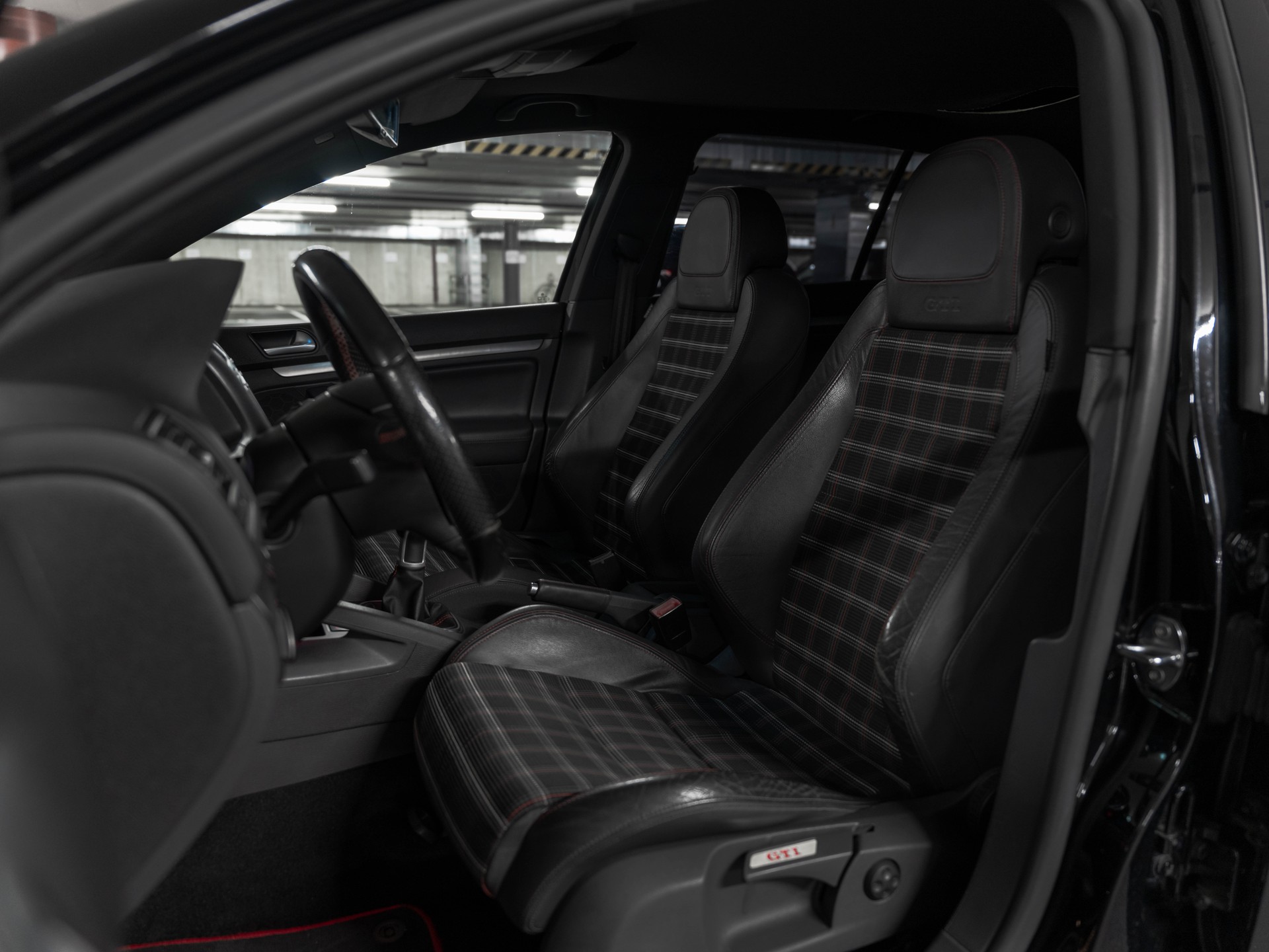VW Golf 2.0 TFSI GTI Edition 30-image-28