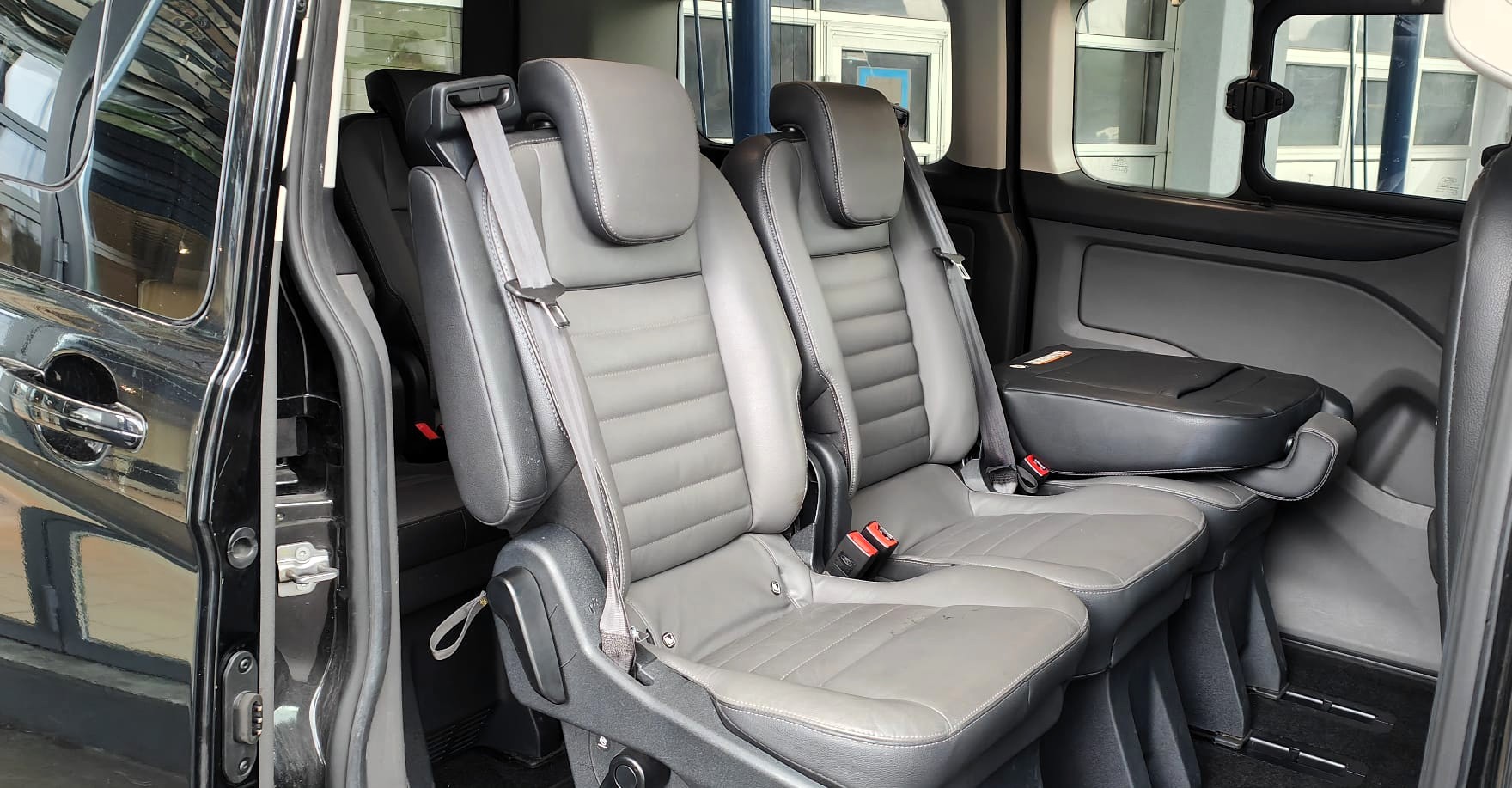 FORD Tourneo Custom 310 L1H1 Titanium SelectShift A-image-15