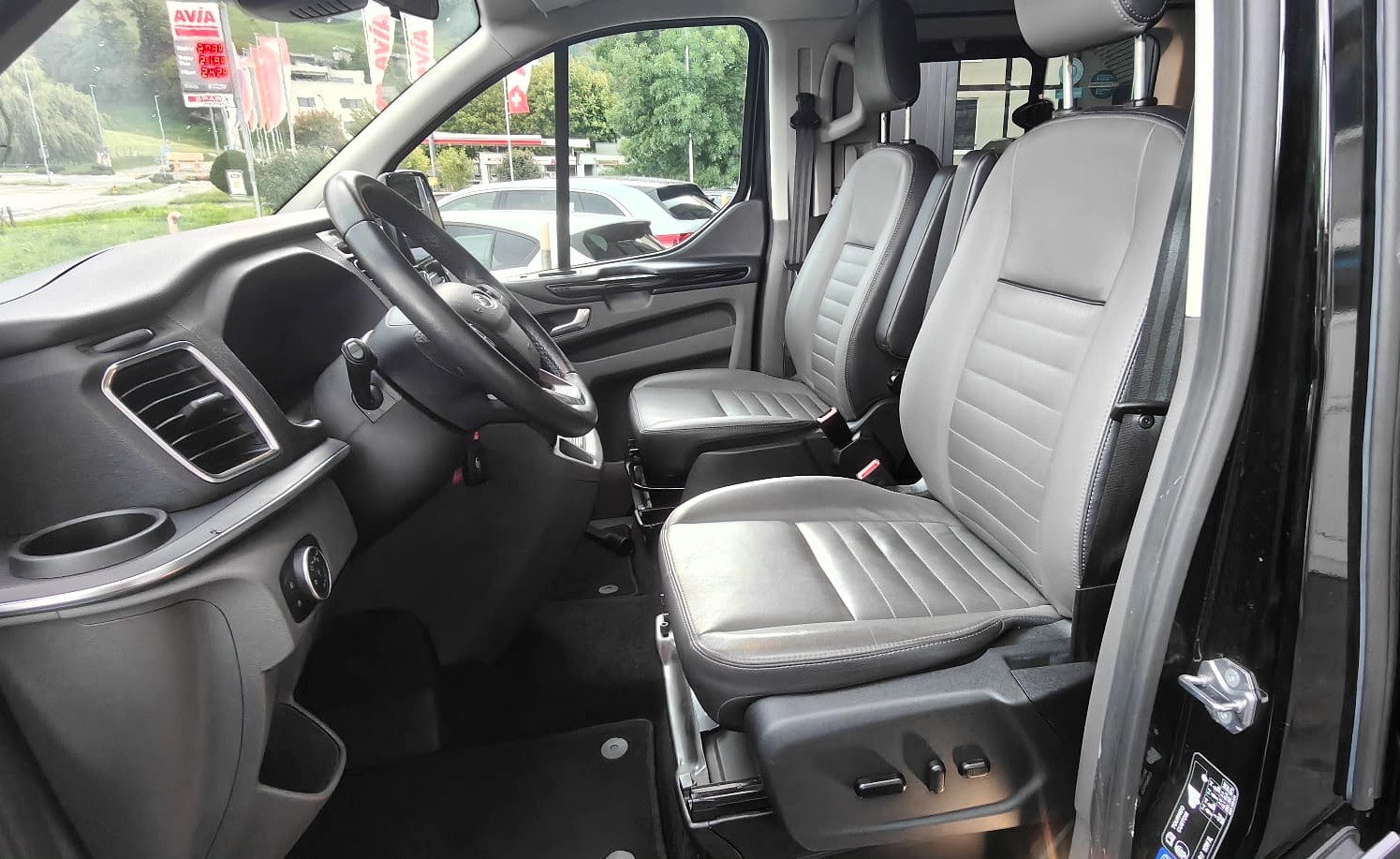 FORD Tourneo Custom 310 L1H1 Titanium SelectShift A-image-14