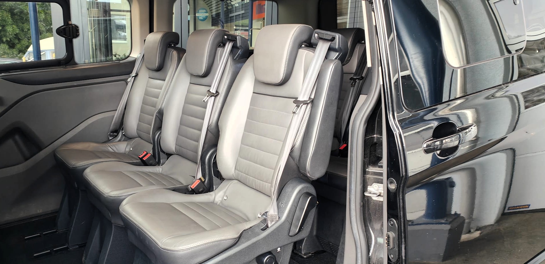 FORD Tourneo Custom 310 L1H1 Titanium SelectShift A-image-17