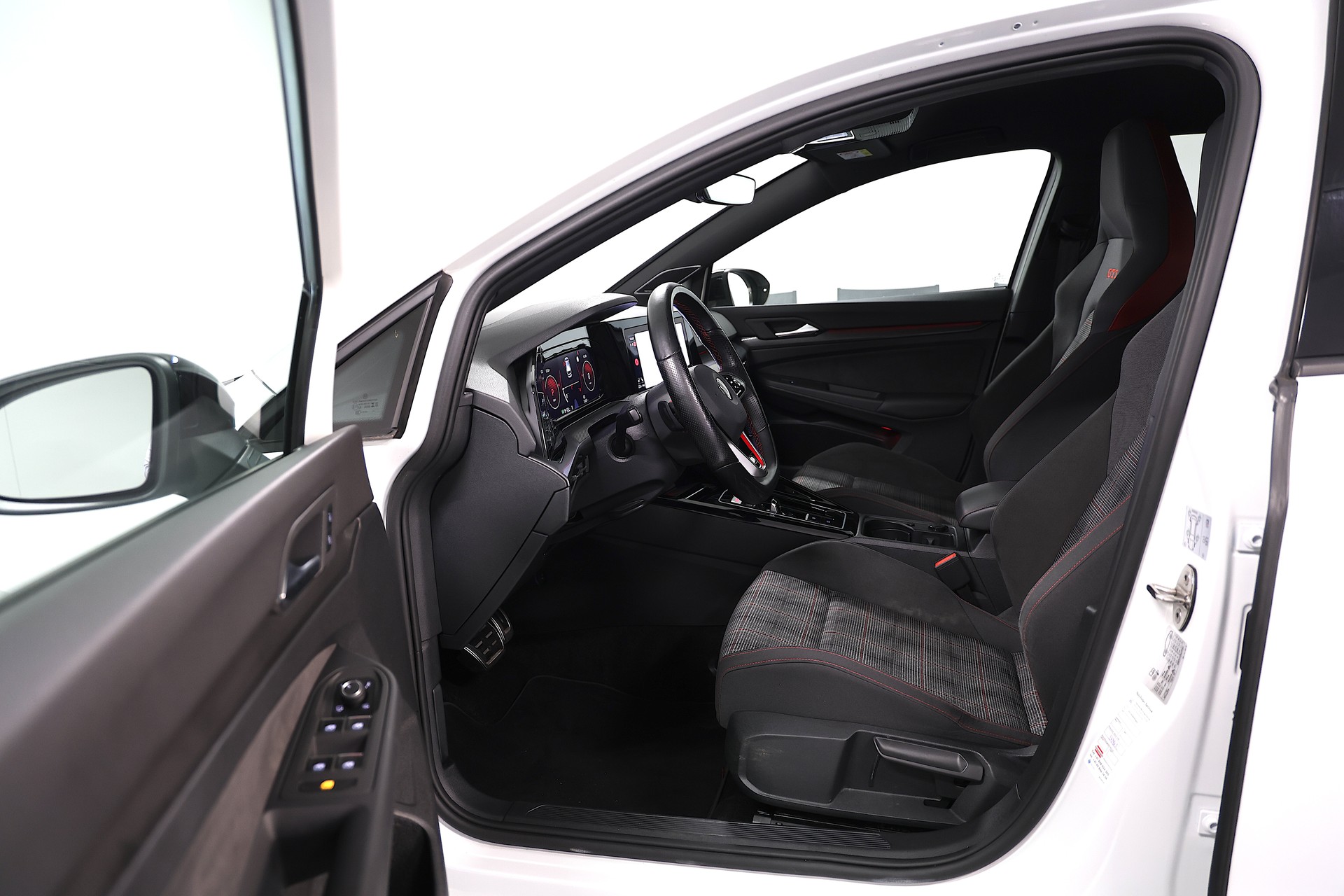 VW Golf VIII 2.0 TSI GTI DSG "Werksgarantie bis 03.2028*-image-5