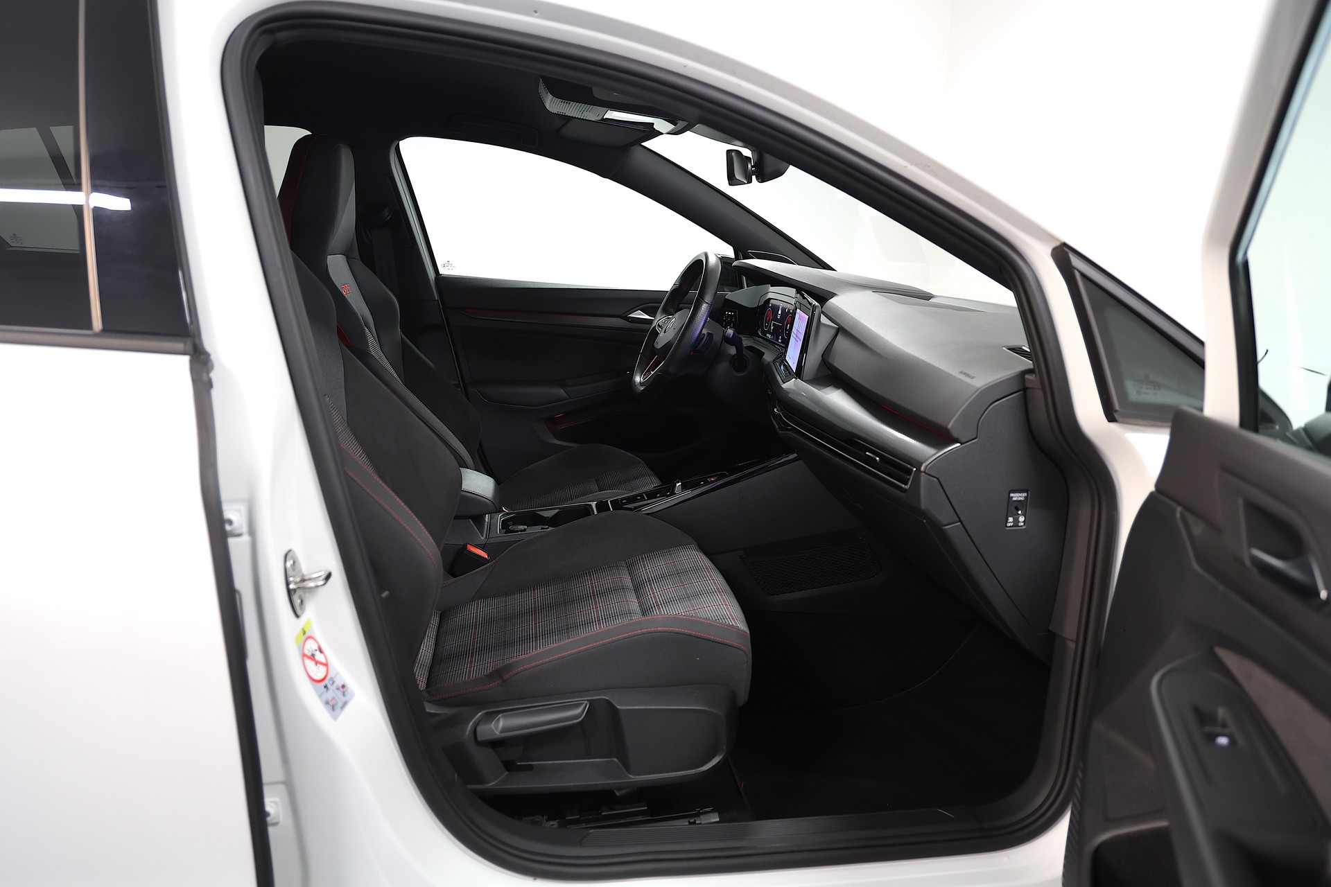 VW Golf VIII 2.0 TSI GTI DSG "Werksgarantie bis 03.2028*-image-11