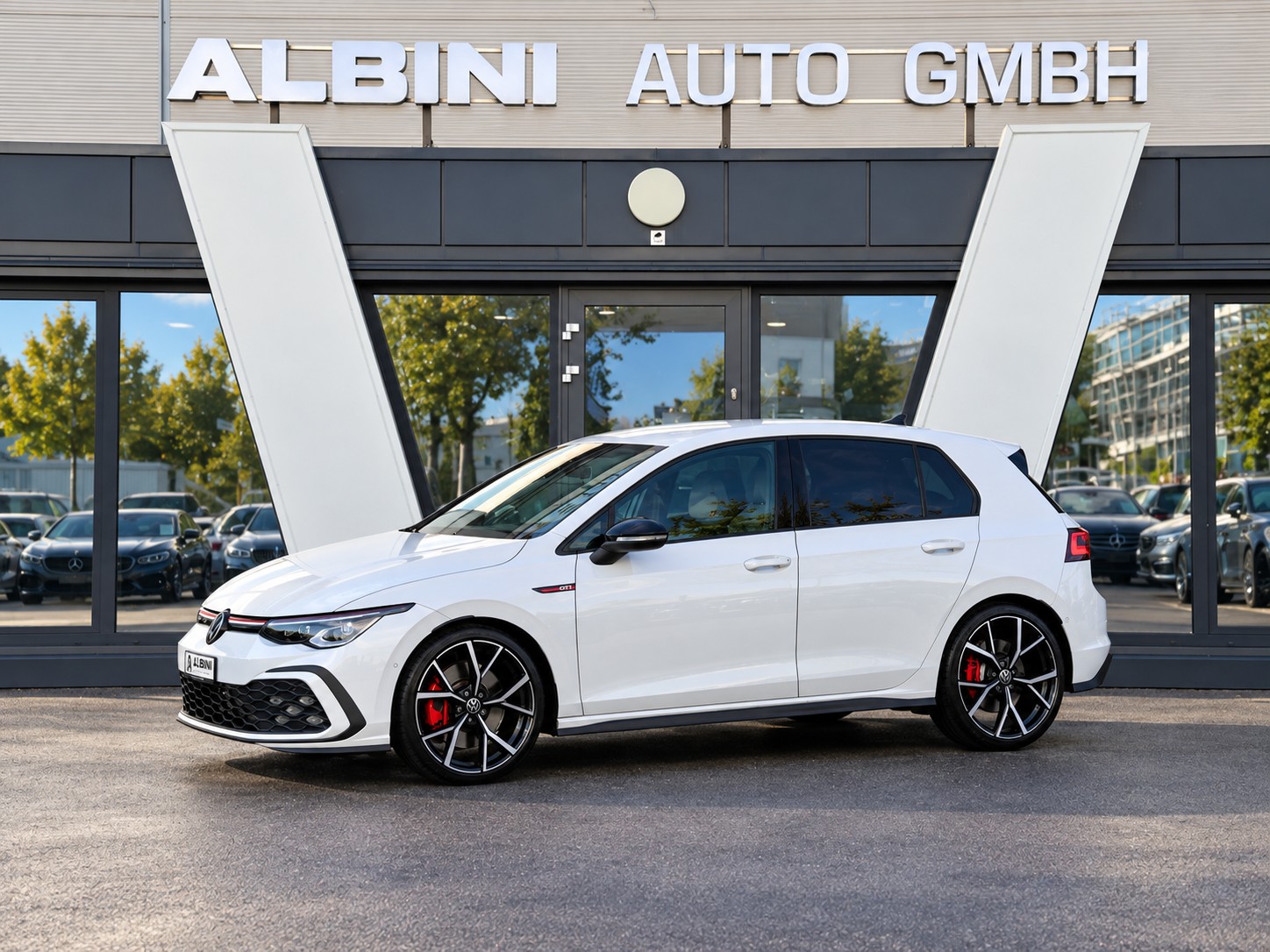 VW Golf VIII 2.0 TSI GTI DSG "Werksgarantie bis 03.2028*-image-0