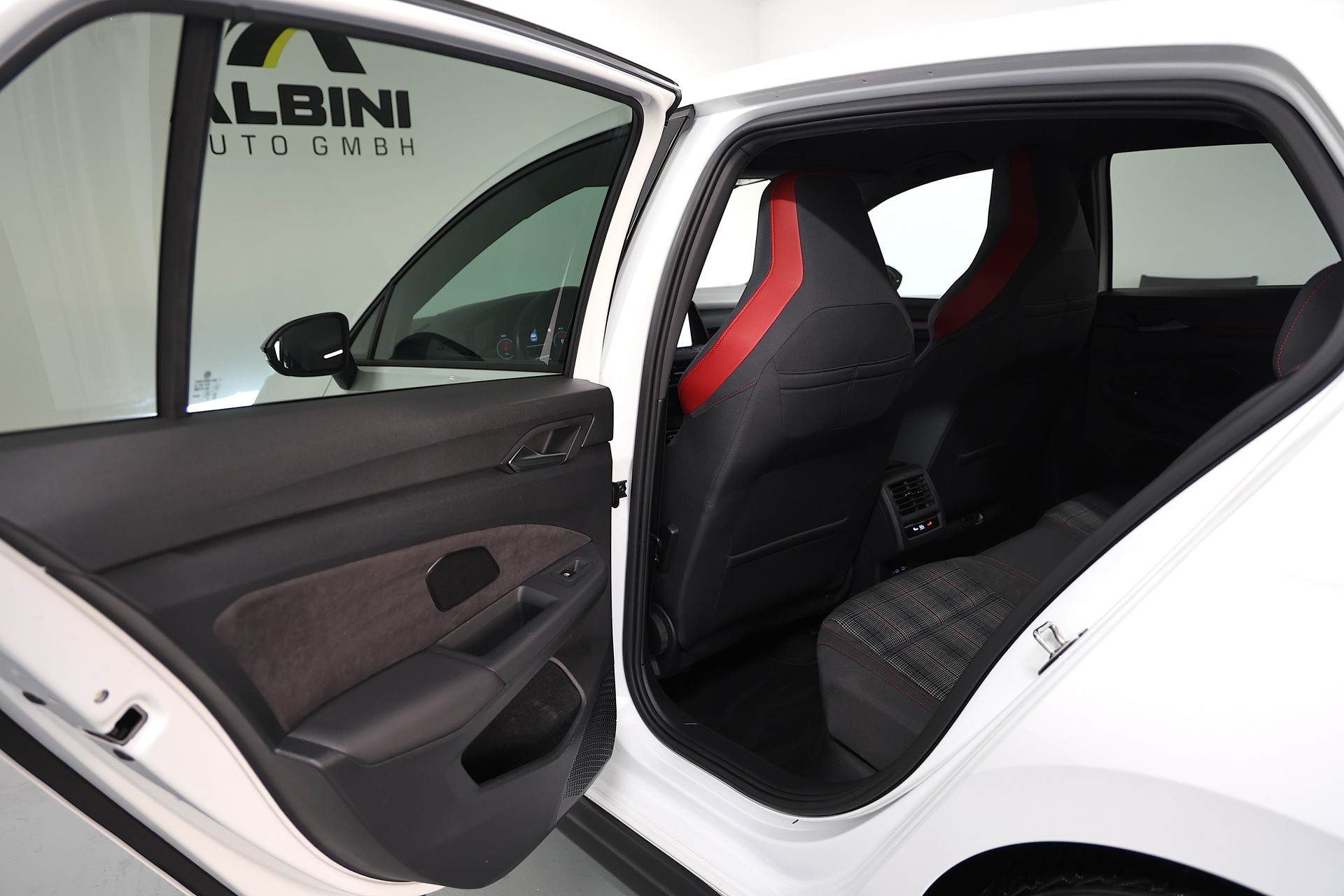 VW Golf VIII 2.0 TSI GTI DSG "Werksgarantie bis 03.2028*-image-13
