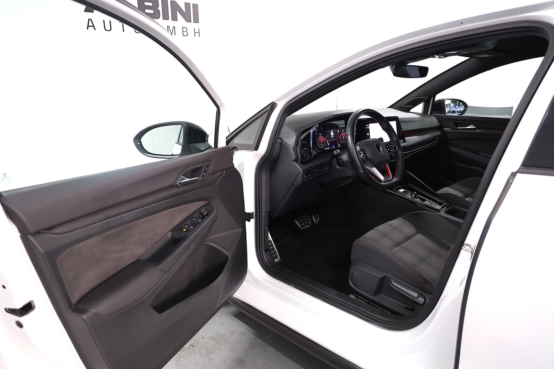 VW Golf VIII 2.0 TSI GTI DSG "Werksgarantie bis 03.2028*-image-4