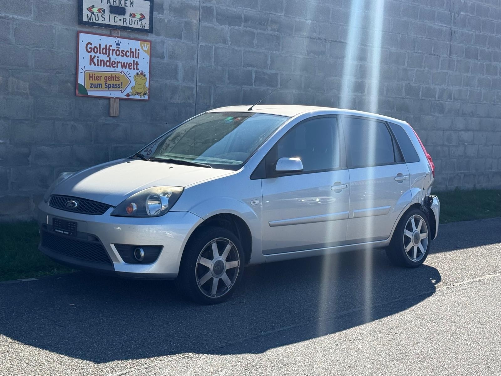 FORD Fiesta 1.4 16V Ghia-image-0