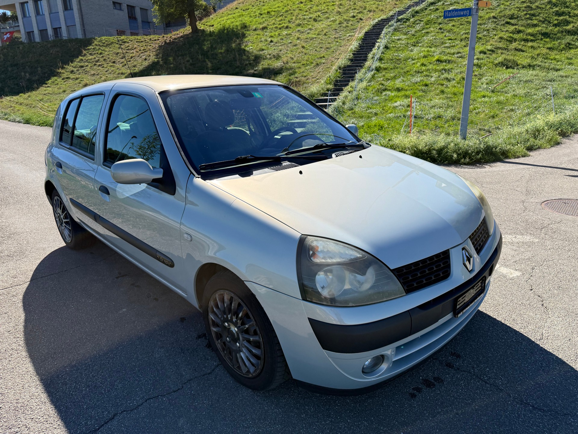 RENAULT Clio 1.6 16V Initiale-image-1