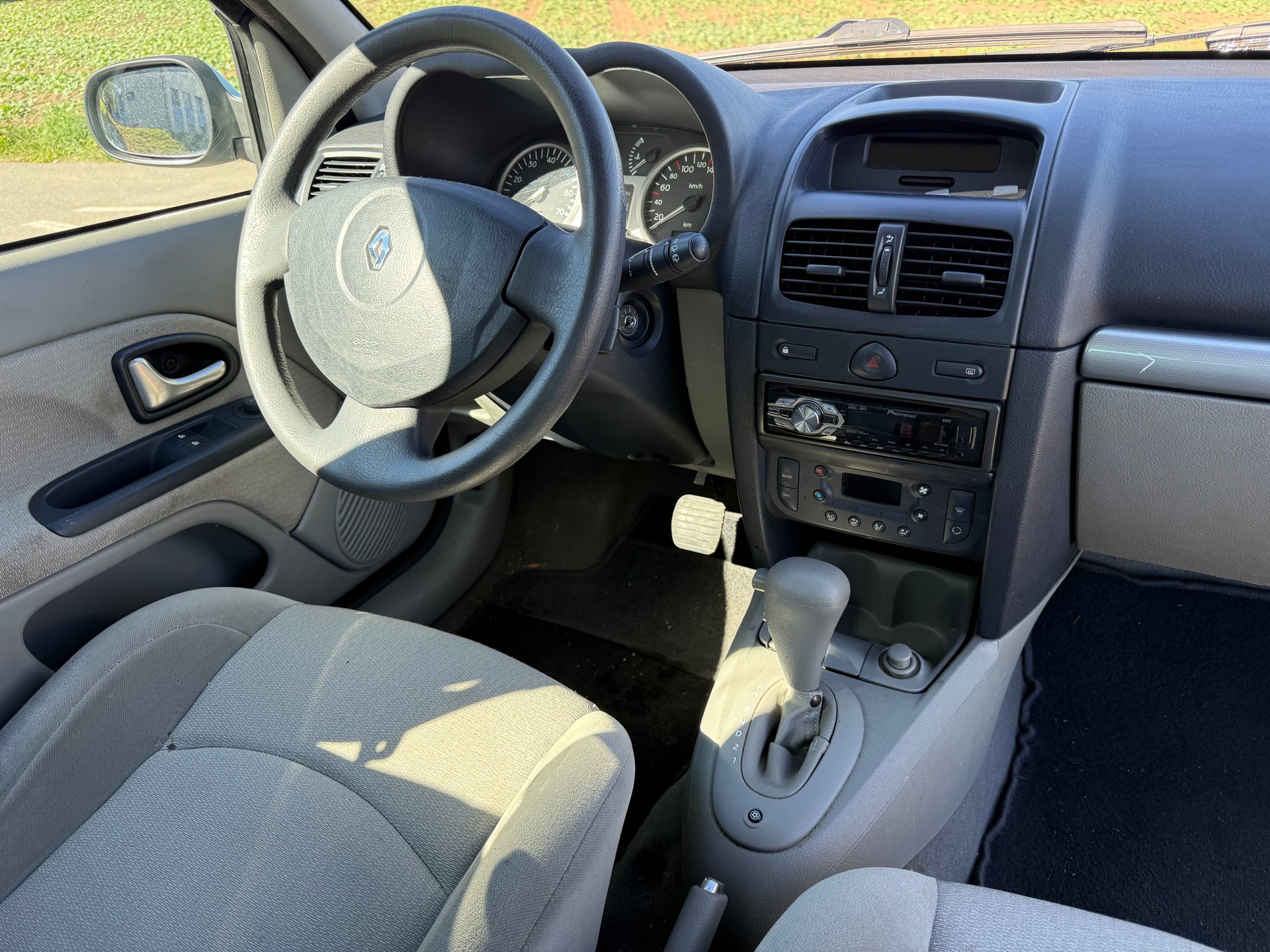 RENAULT Clio 1.6 16V Initiale-image-4
