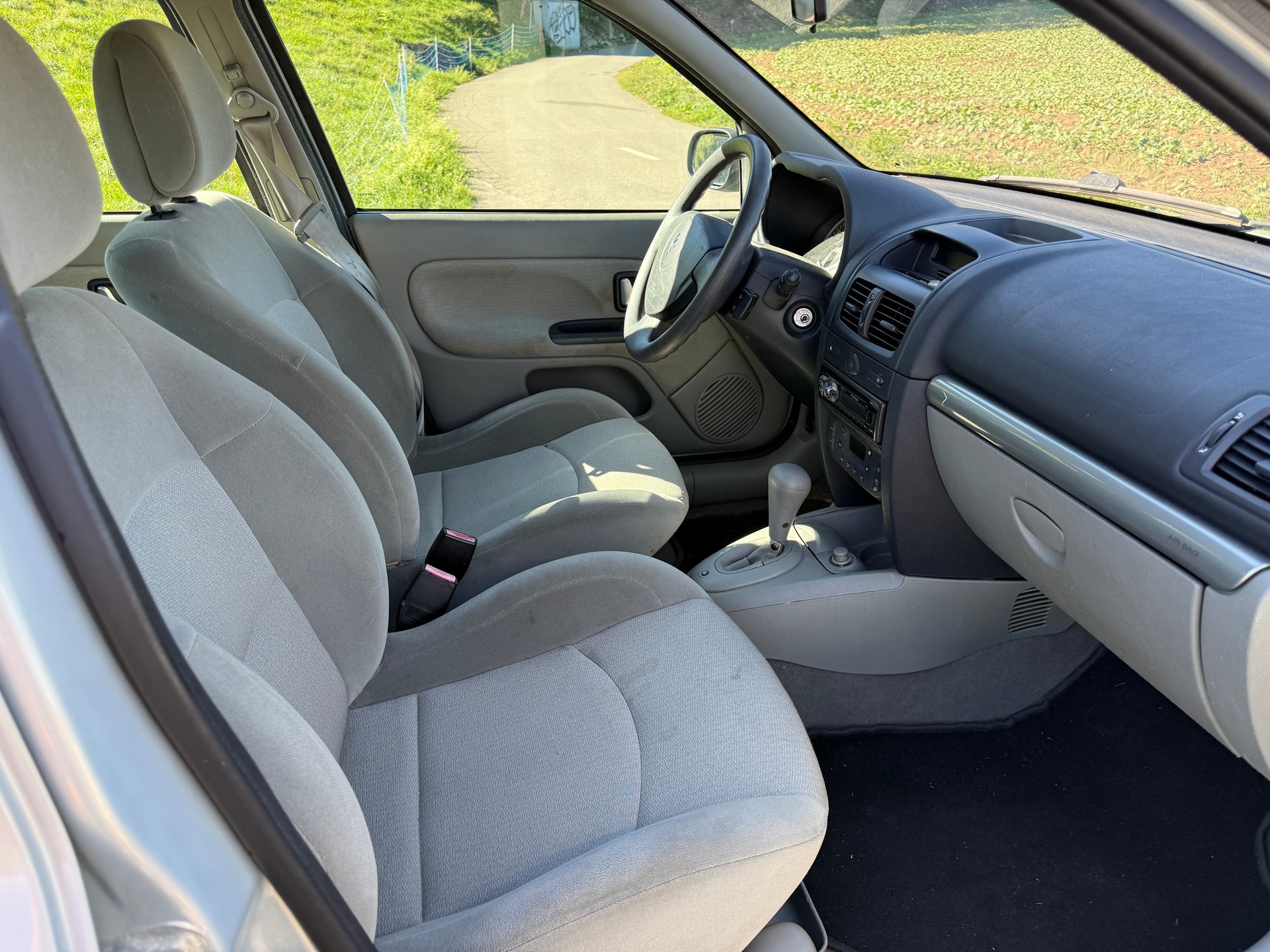 RENAULT Clio 1.6 16V Initiale-image-5