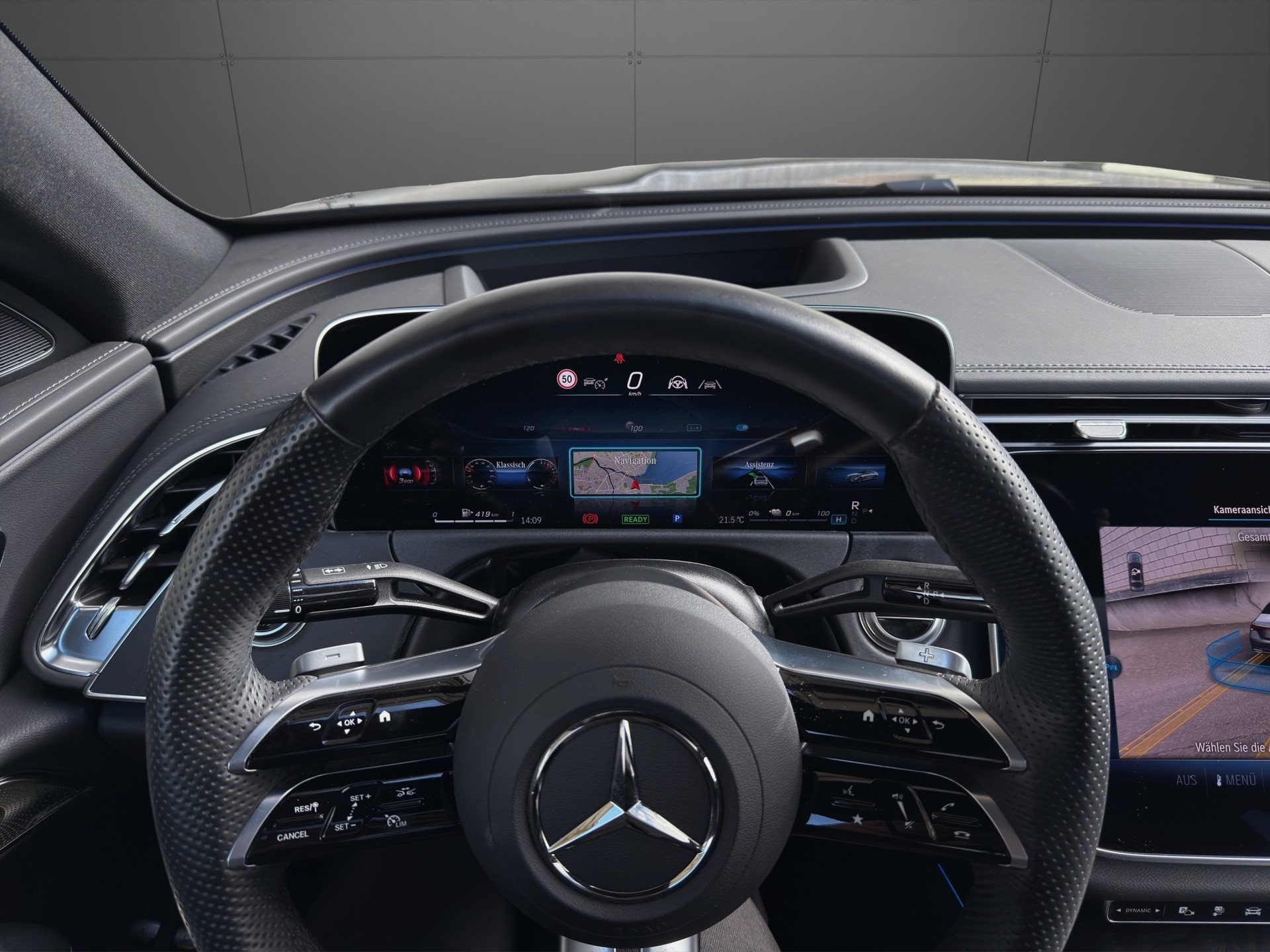MERCEDES-BENZ E 300 e 4Matic EQ Hybrid 9G-Tronic AMG Line-image-15