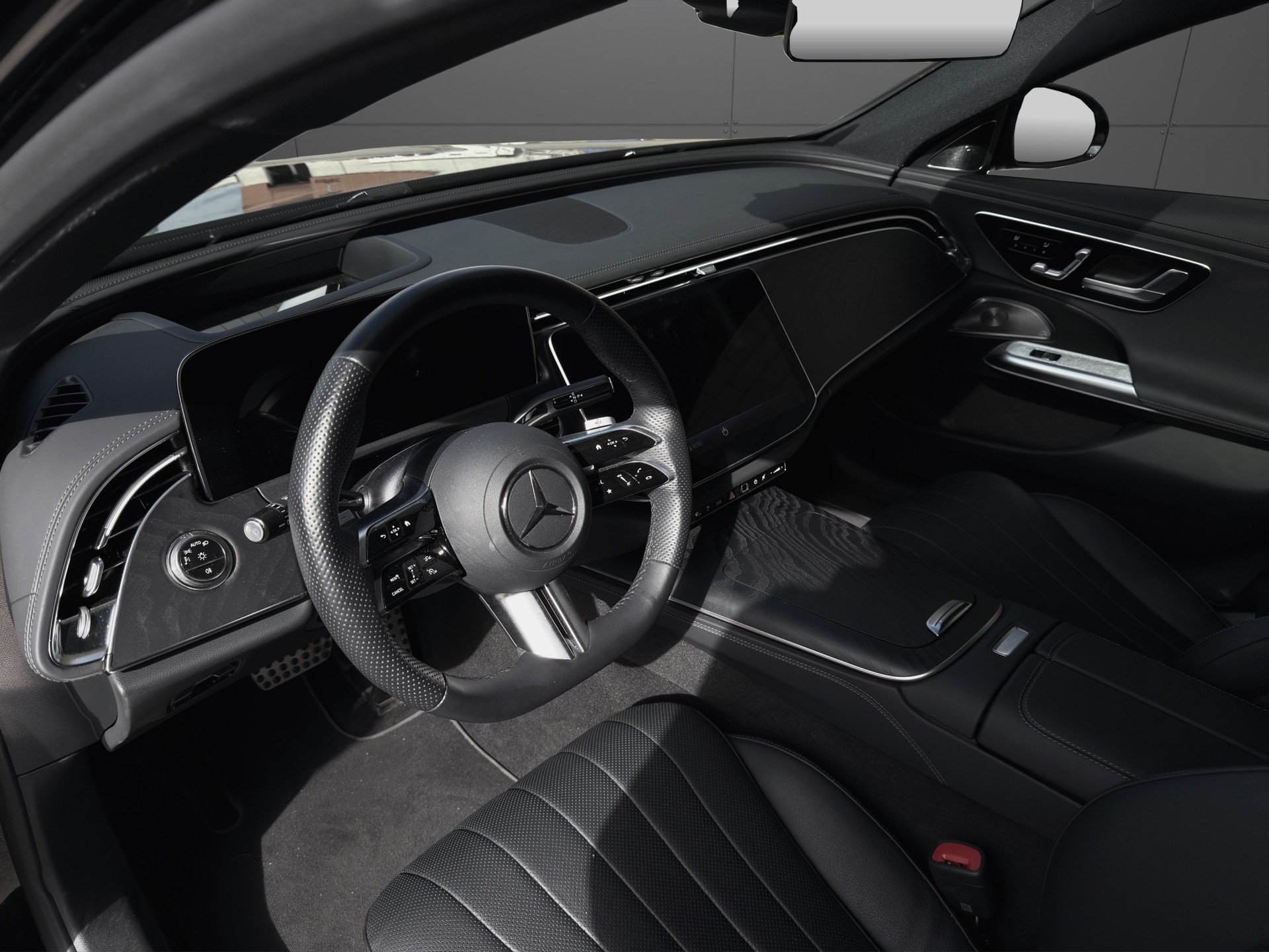 MERCEDES-BENZ E 300 e 4Matic EQ Hybrid 9G-Tronic AMG Line-image-8