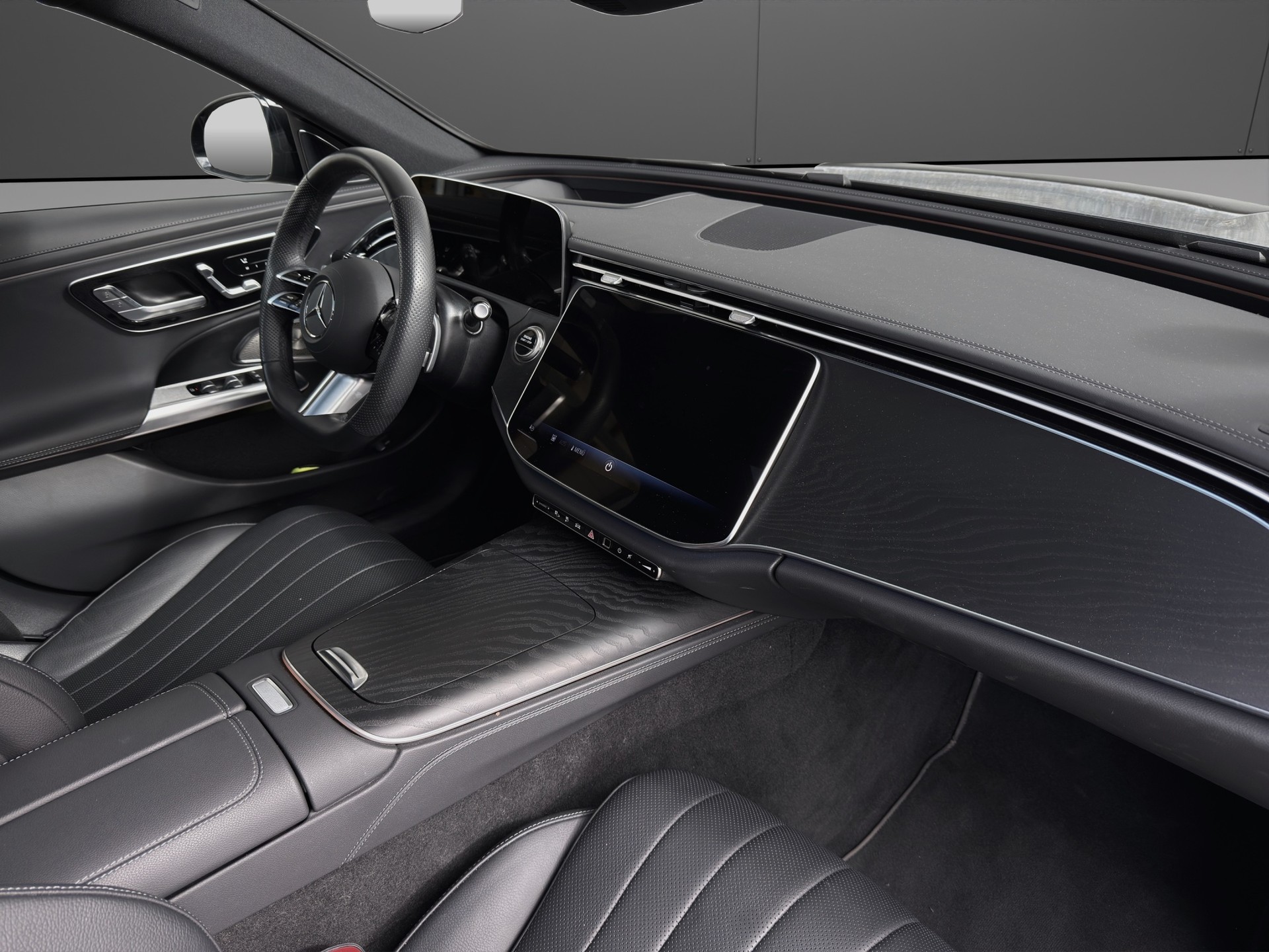 MERCEDES-BENZ E 300 e 4Matic EQ Hybrid 9G-Tronic AMG Line-image-13