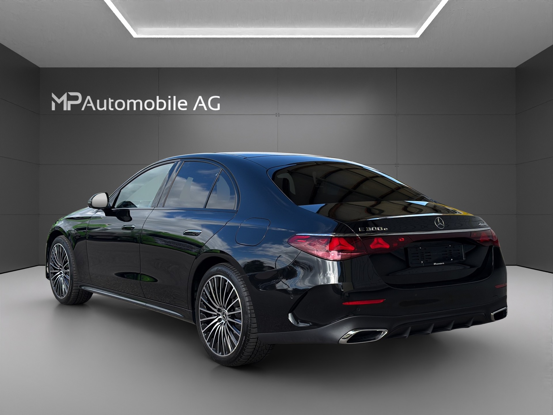 MERCEDES-BENZ E 300 e 4Matic EQ Hybrid 9G-Tronic AMG Line-image-5