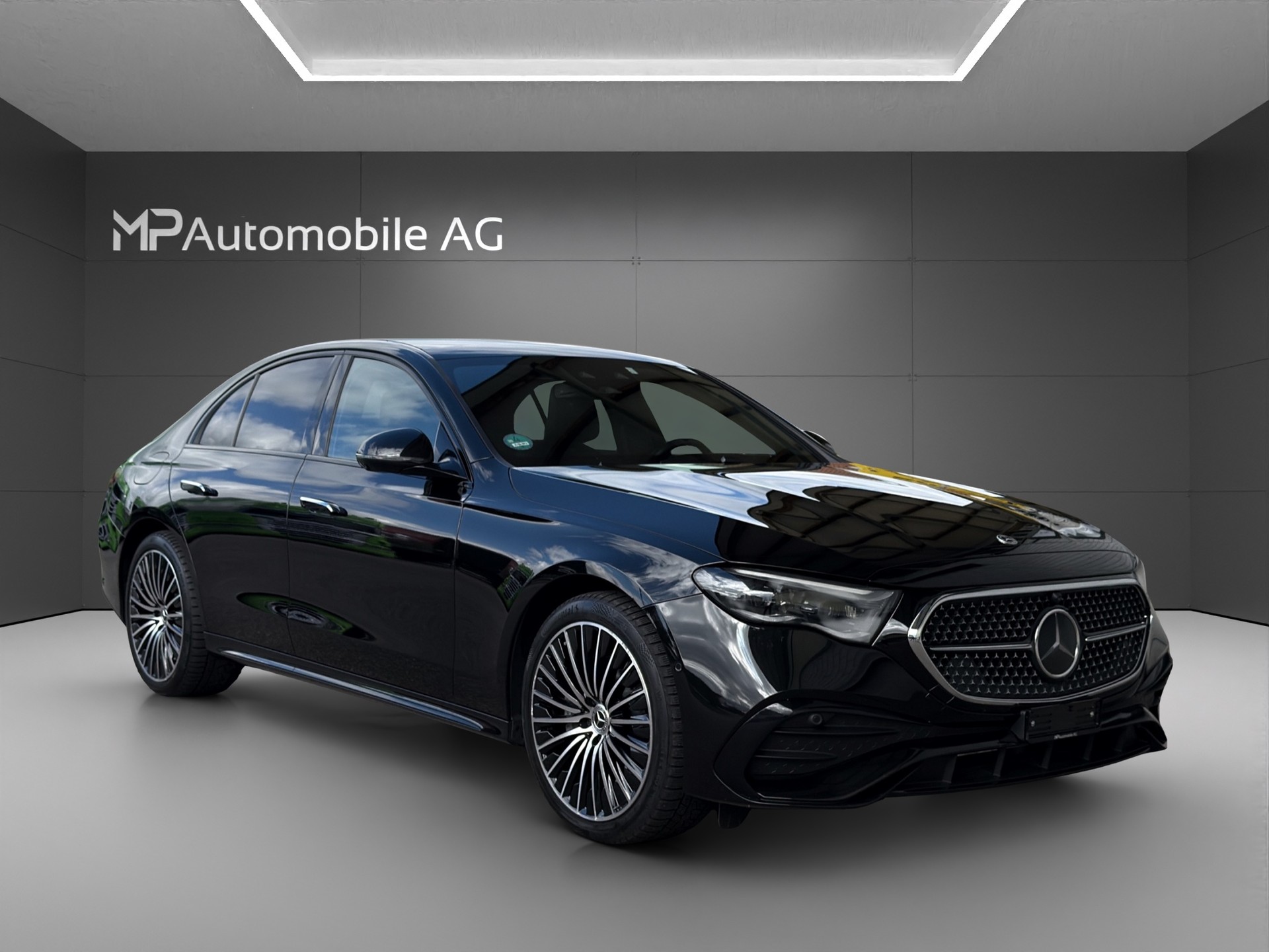 MERCEDES-BENZ E 300 e 4Matic EQ Hybrid 9G-Tronic AMG Line-image-1