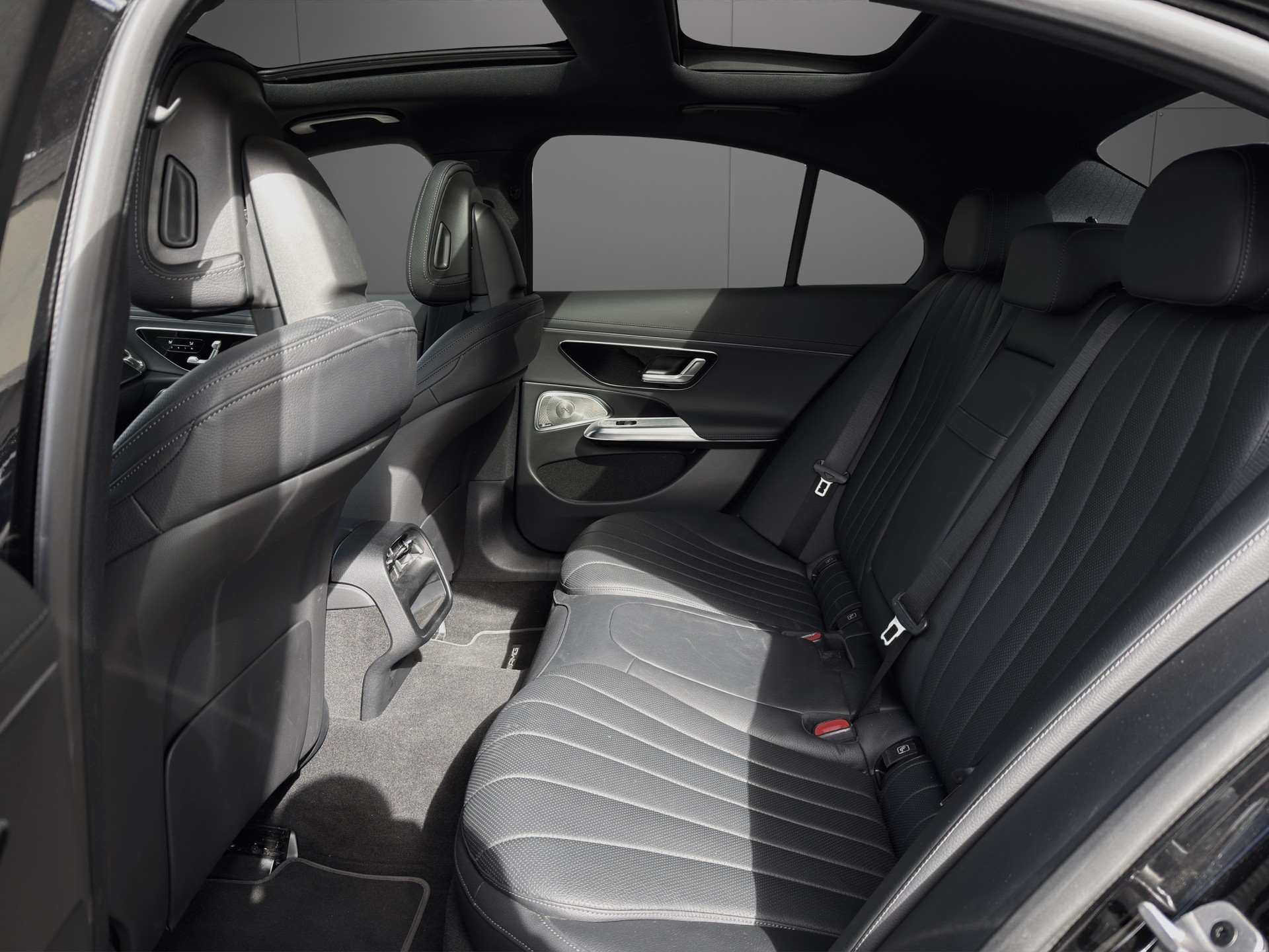 MERCEDES-BENZ E 300 e 4Matic EQ Hybrid 9G-Tronic AMG Line-image-10