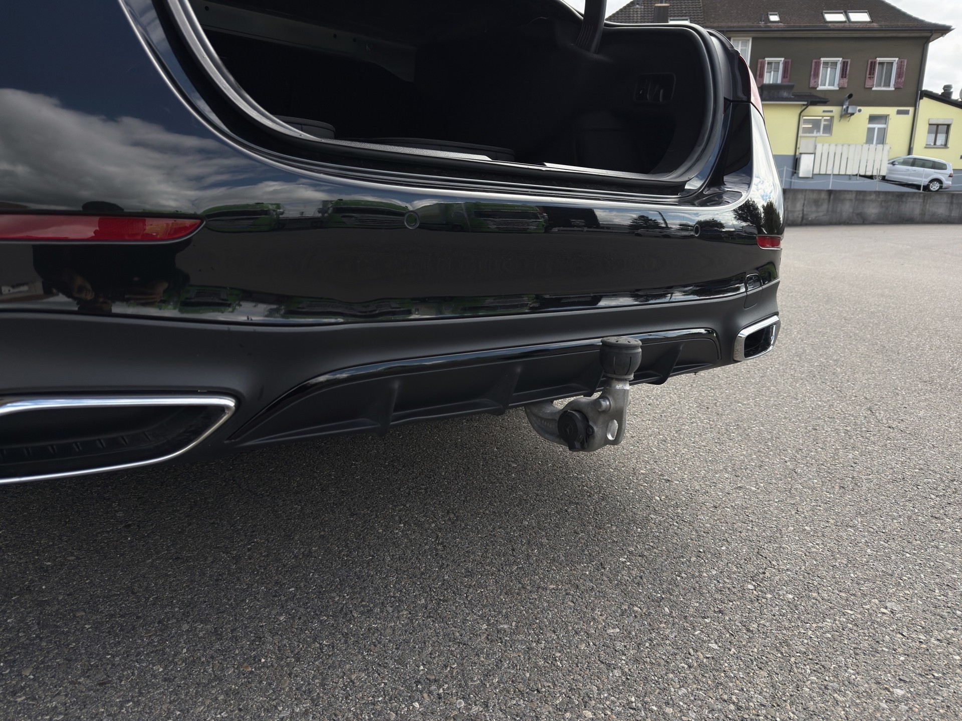 MERCEDES-BENZ E 300 e 4Matic EQ Hybrid 9G-Tronic AMG Line-image-6
