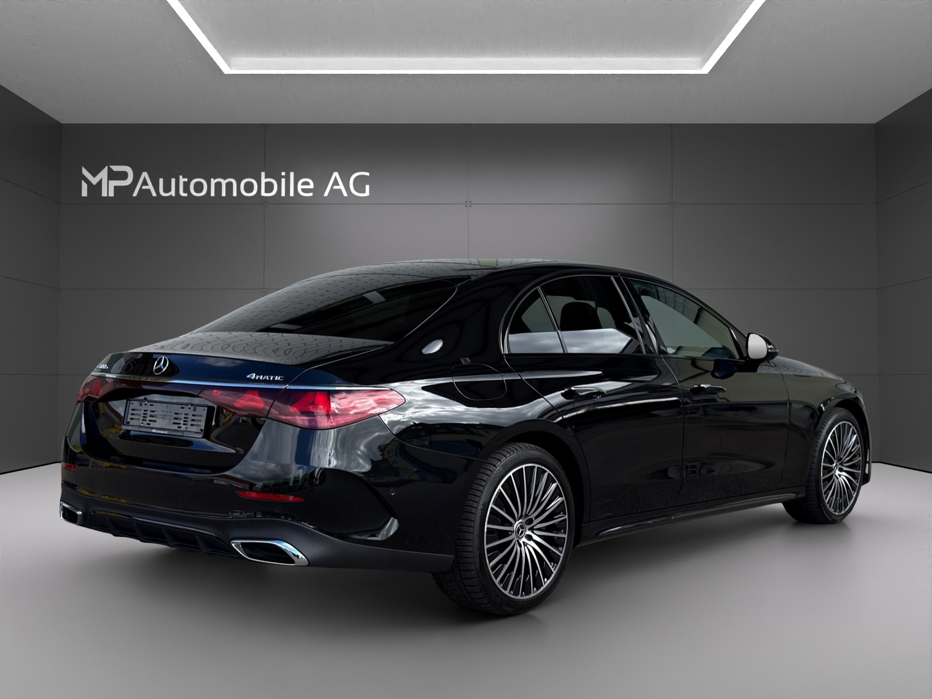 MERCEDES-BENZ E 300 e 4Matic EQ Hybrid 9G-Tronic AMG Line-image-2