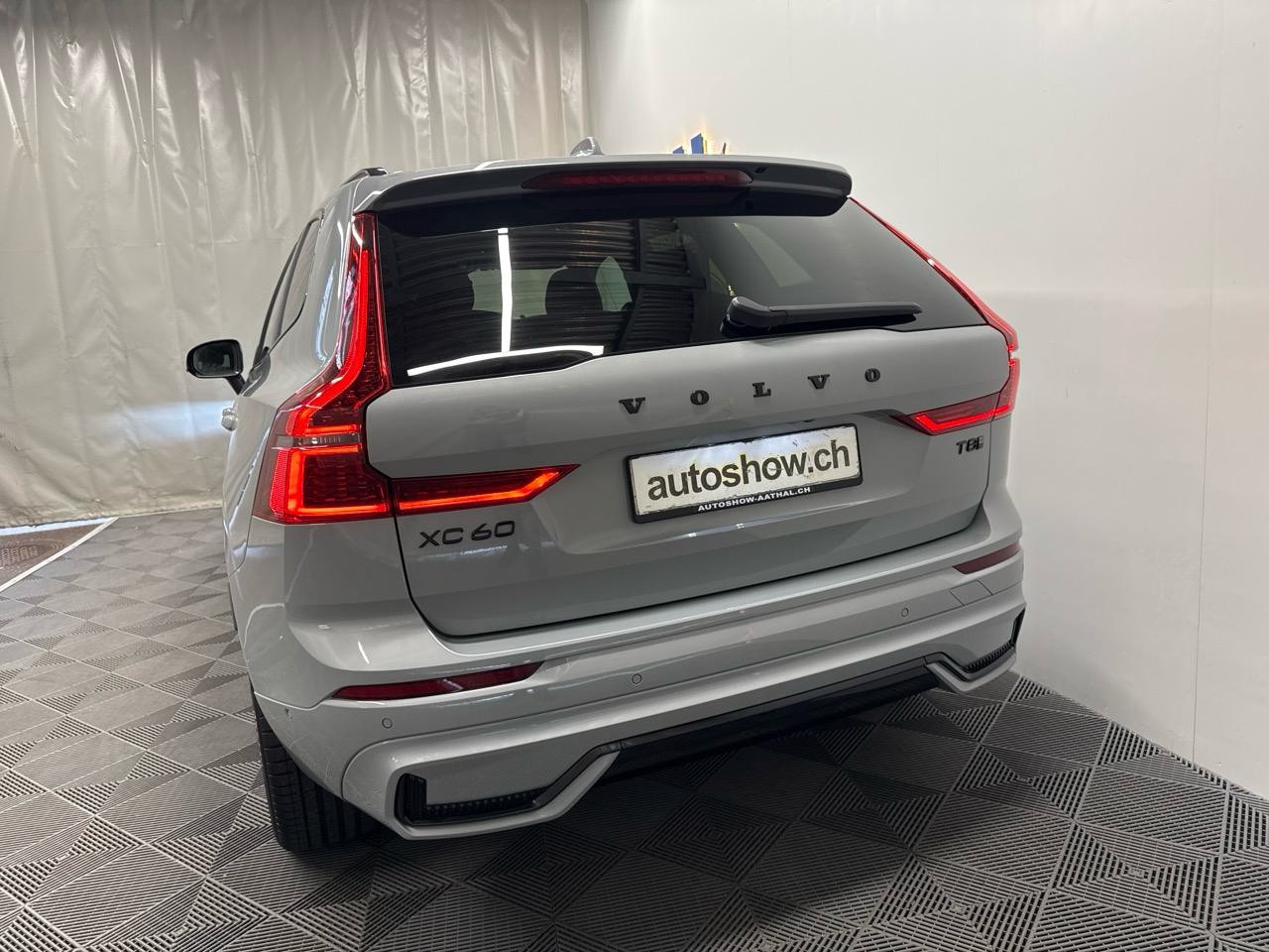 VOLVO XC60 T8 eAWD PluginHybrid Black Edition Geartronic-image-14
