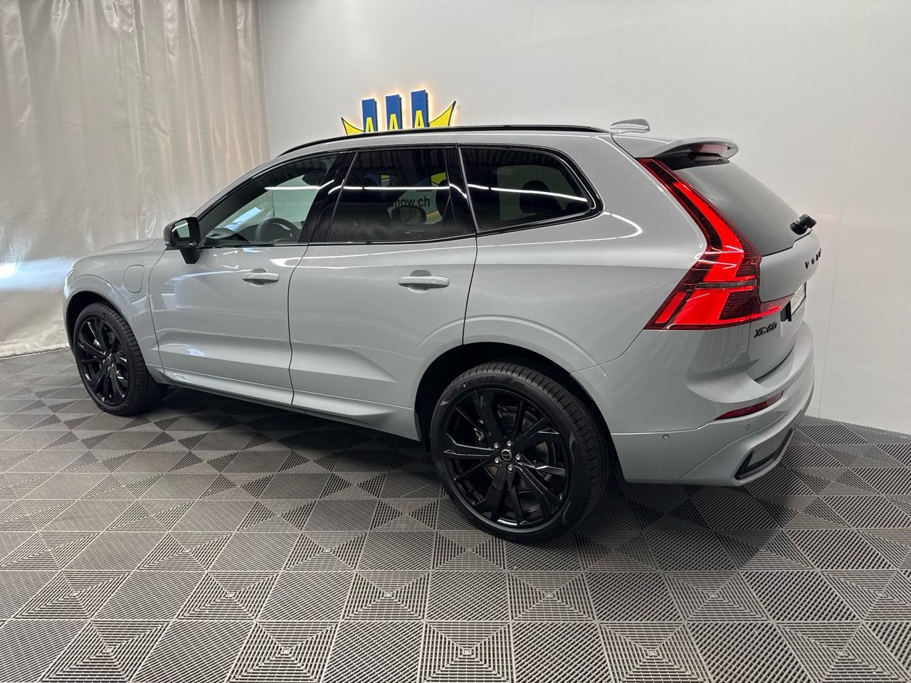 VOLVO XC60 T8 eAWD PluginHybrid Black Edition Geartronic-image-1