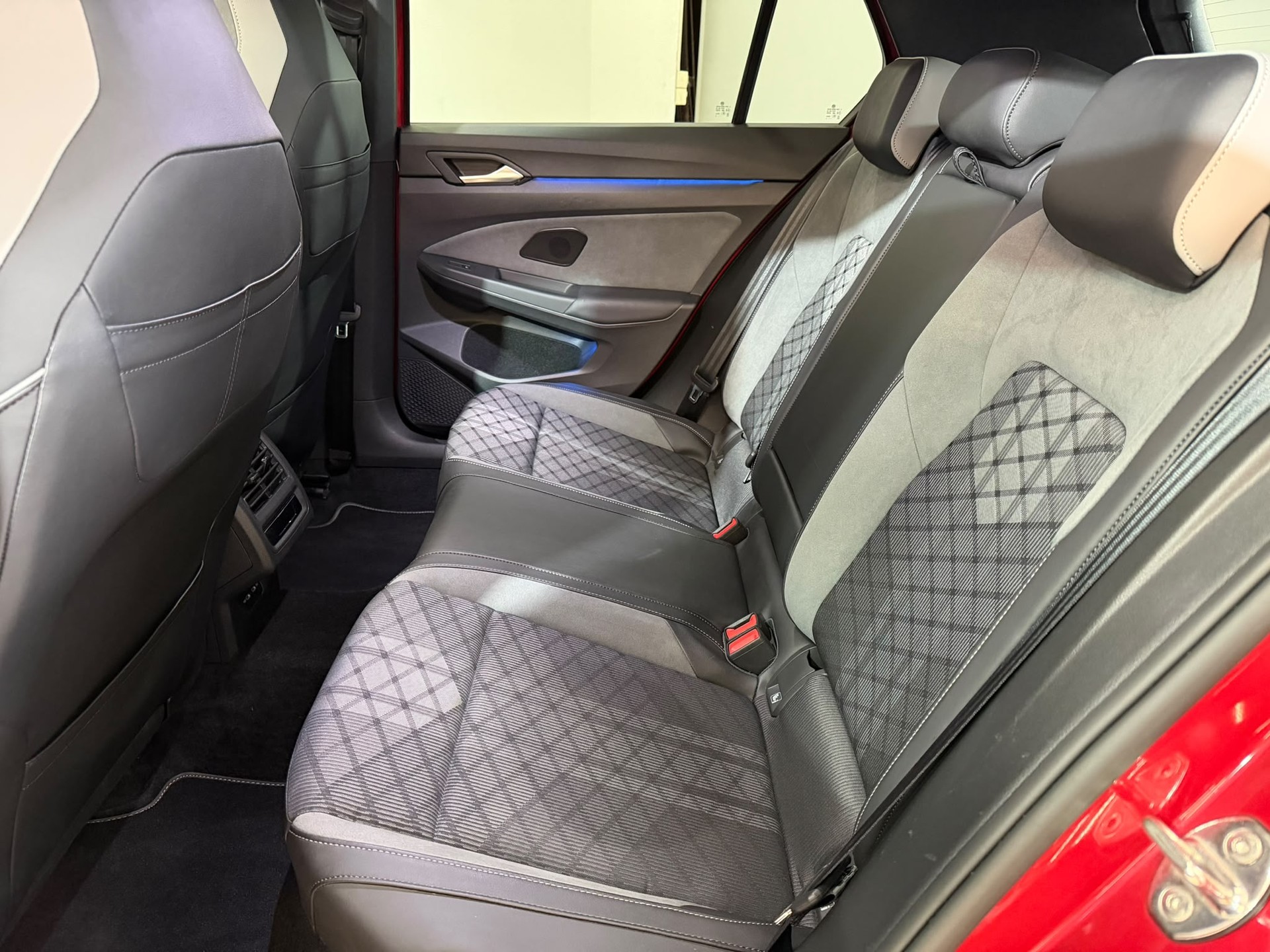 VW Golf 1.5 eTSI mHEV ACT R-Line DSG-image-7