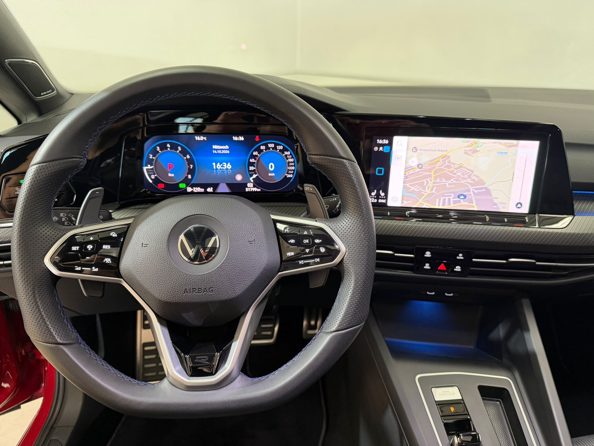 VW Golf 1.5 eTSI mHEV ACT R-Line DSG-image-9