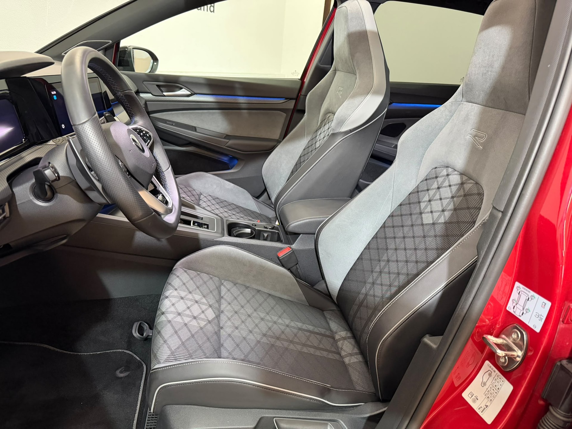 VW Golf 1.5 eTSI mHEV ACT R-Line DSG-image-5