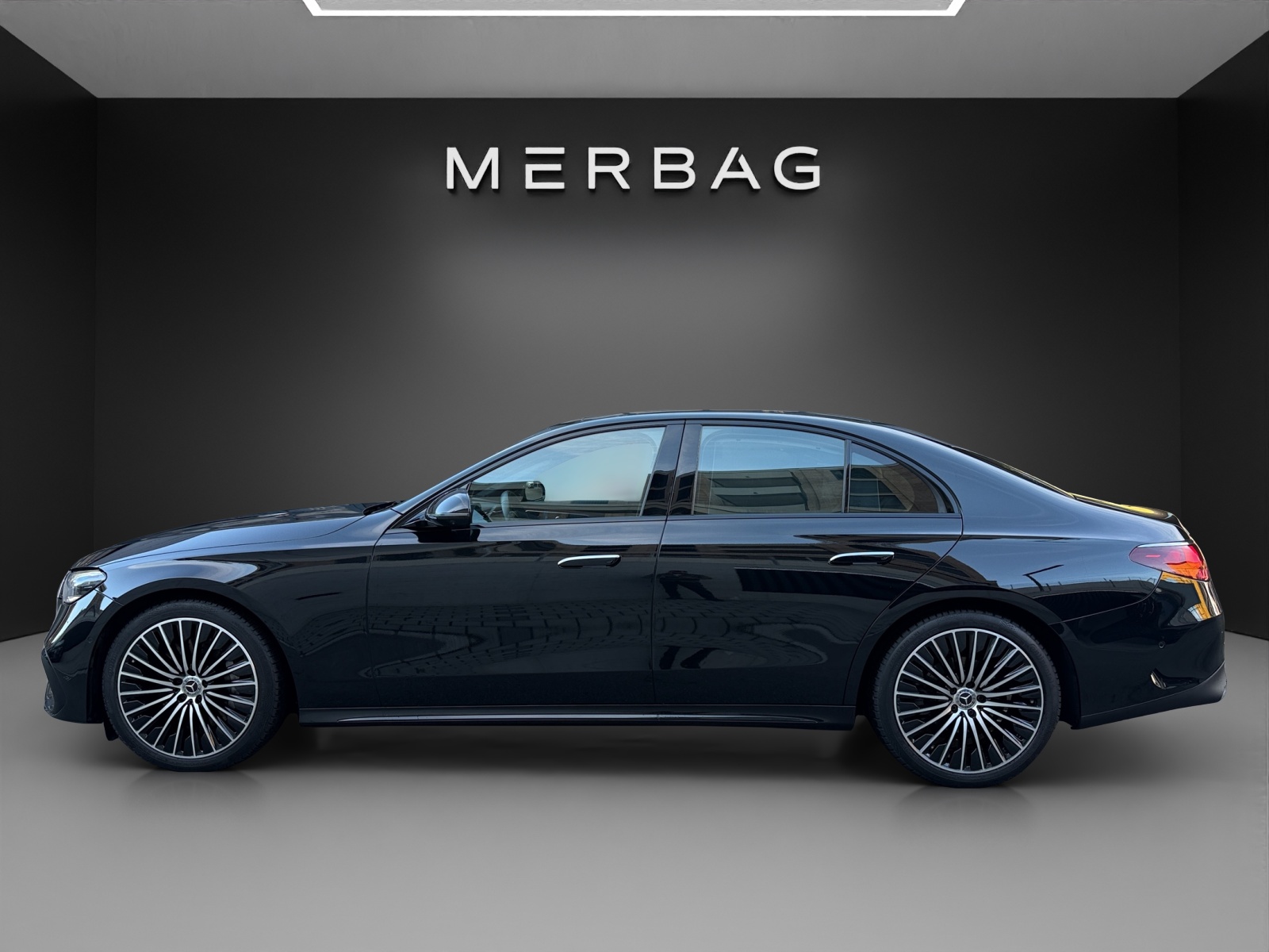 MERCEDES-BENZ E 220 d 4Matic 9G-Tronic-image-4