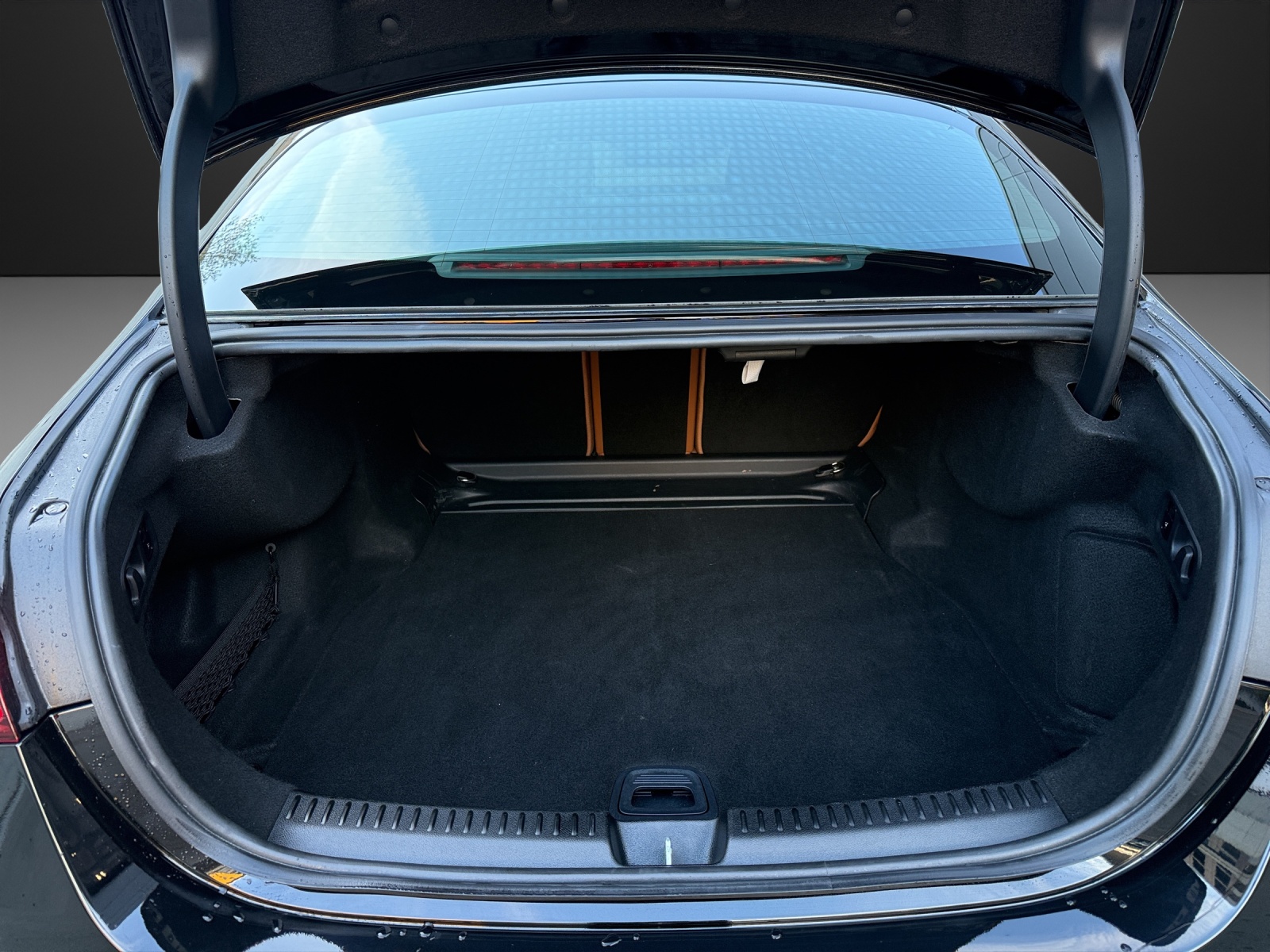 MERCEDES-BENZ E 220 d 4Matic 9G-Tronic-image-13