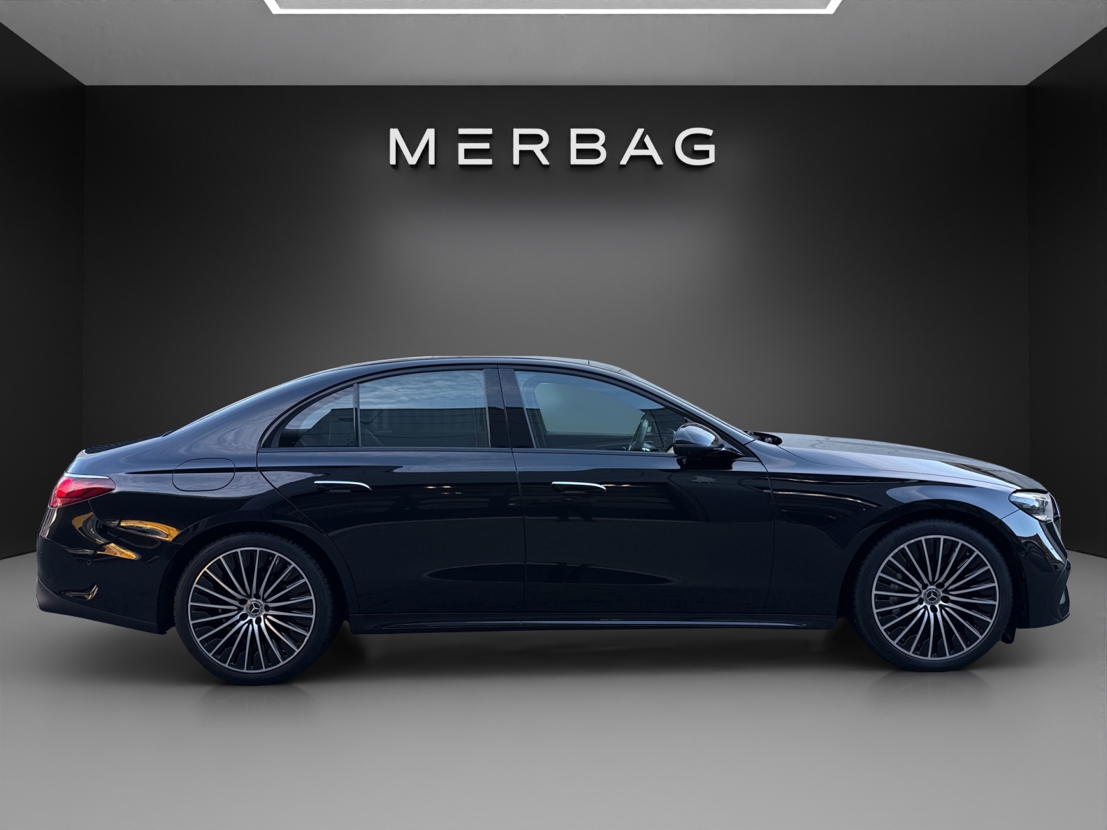 MERCEDES-BENZ E 220 d 4Matic 9G-Tronic-image-3